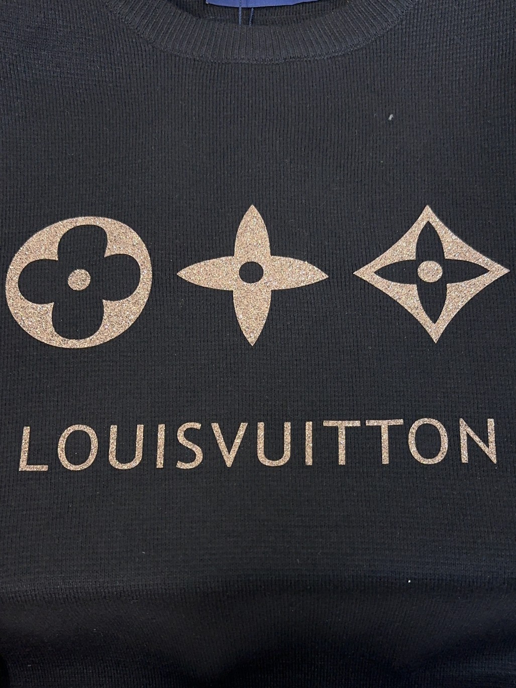 🔥🔥  🐮 LV 路易威登🔥采用100%真羊毛混纺材质，柔顺保暖，顶尖抗起球性能。采用进口日本岛精无缝电