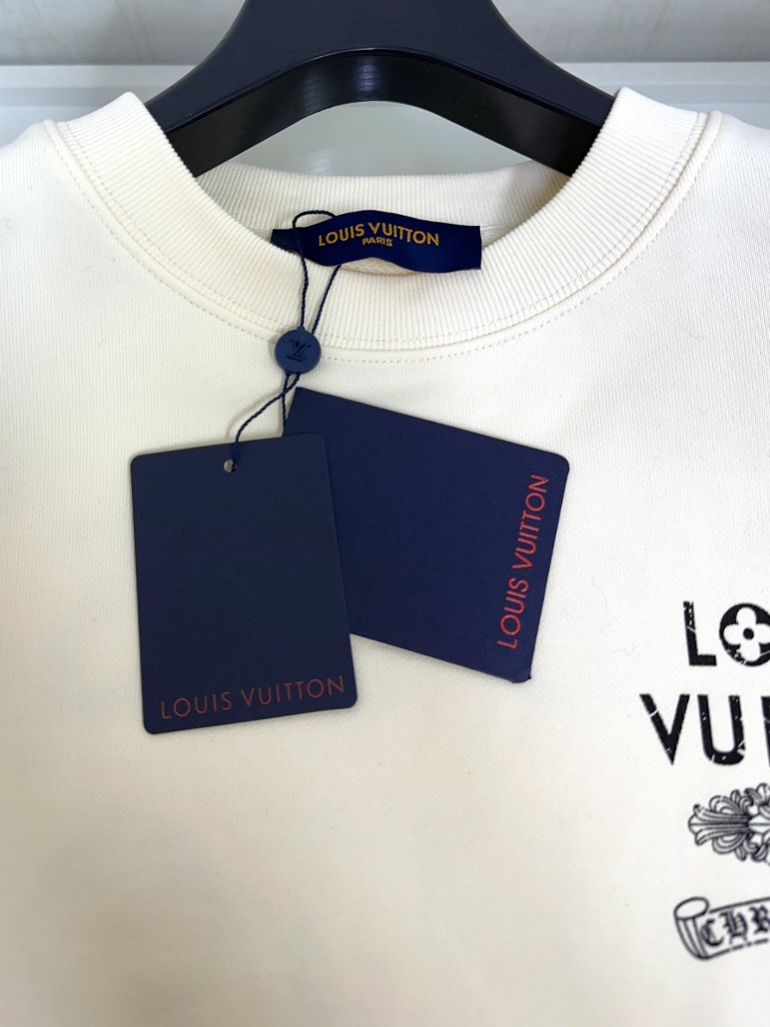 🔥🔥 🐮 LV 路易威登 🔥🆕顶级长袖圆领立体刺绣卫衣🔥高级定制百搭款，意大利进口面料🐮任何人都可以轻松