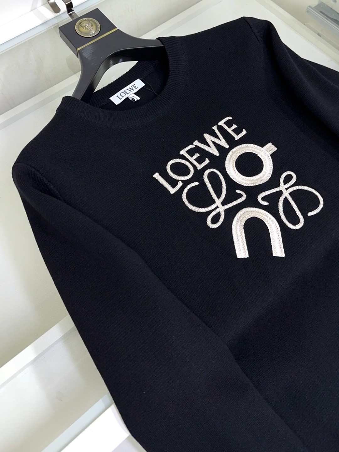 🔥🔥 🐮 Loewe 罗意威 🔥🆕顶级长袖圆领百搭毛衣 👍采用100%真羊毛混纺材质，柔顺保暖，顶尖抗起