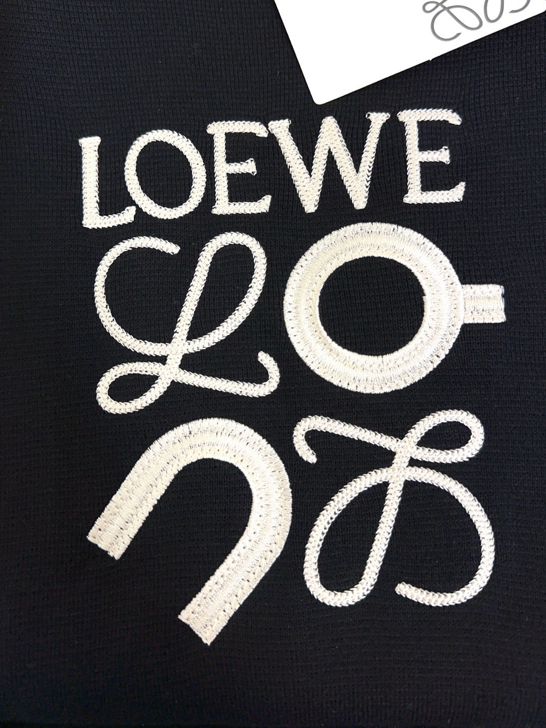 🔥🔥 🐮 Loewe 罗意威 🔥🆕顶级长袖圆领百搭毛衣 👍采用100%真羊毛混纺材质，柔顺保暖，顶尖抗起