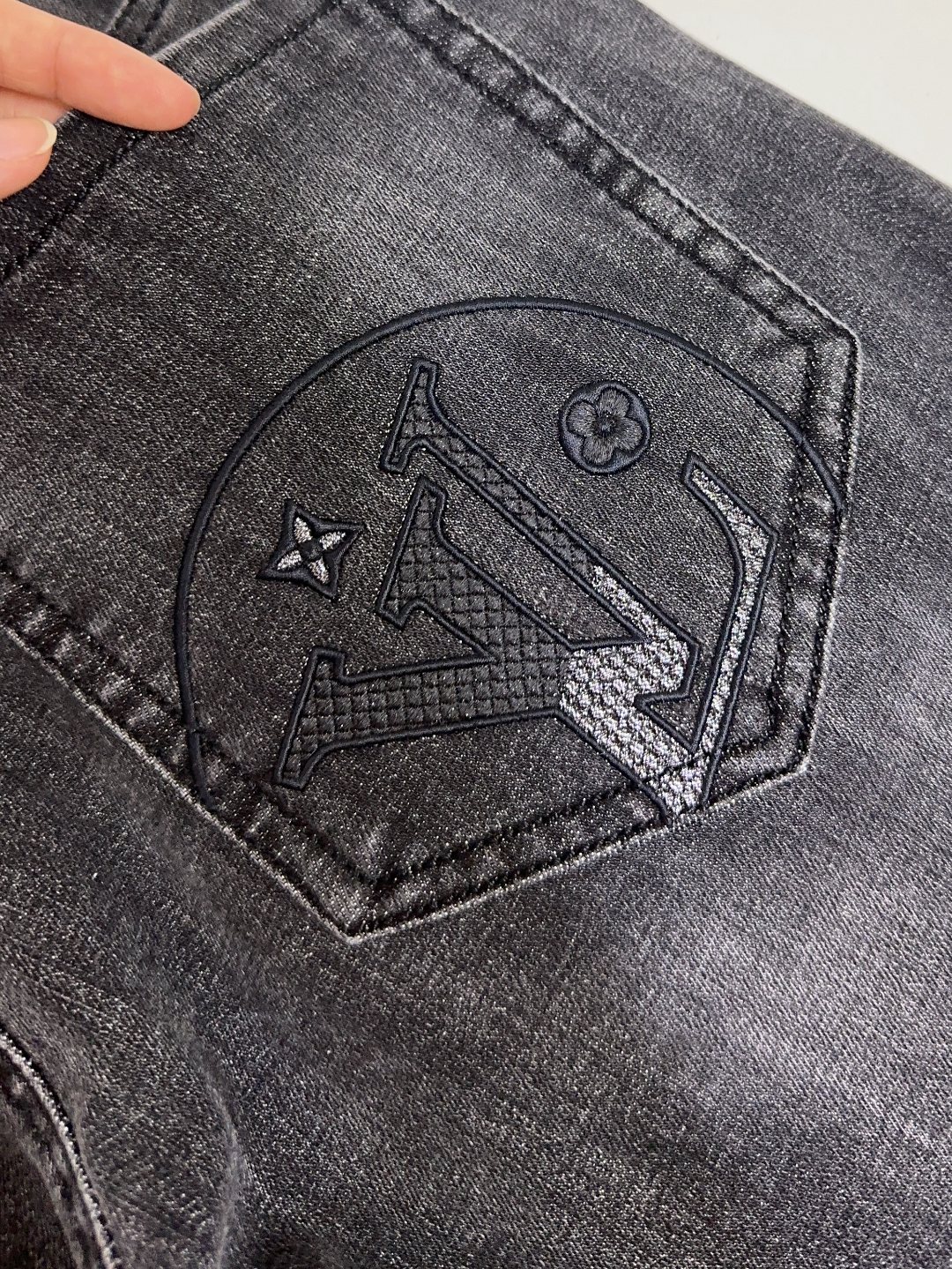 🔥🔥🐂 🌟 LV 路易威登 🌟🇮🇹🌟 🔥新款新品 专柜有售 实体店极品牛仔裤🐂专柜原版11好货，适合各个