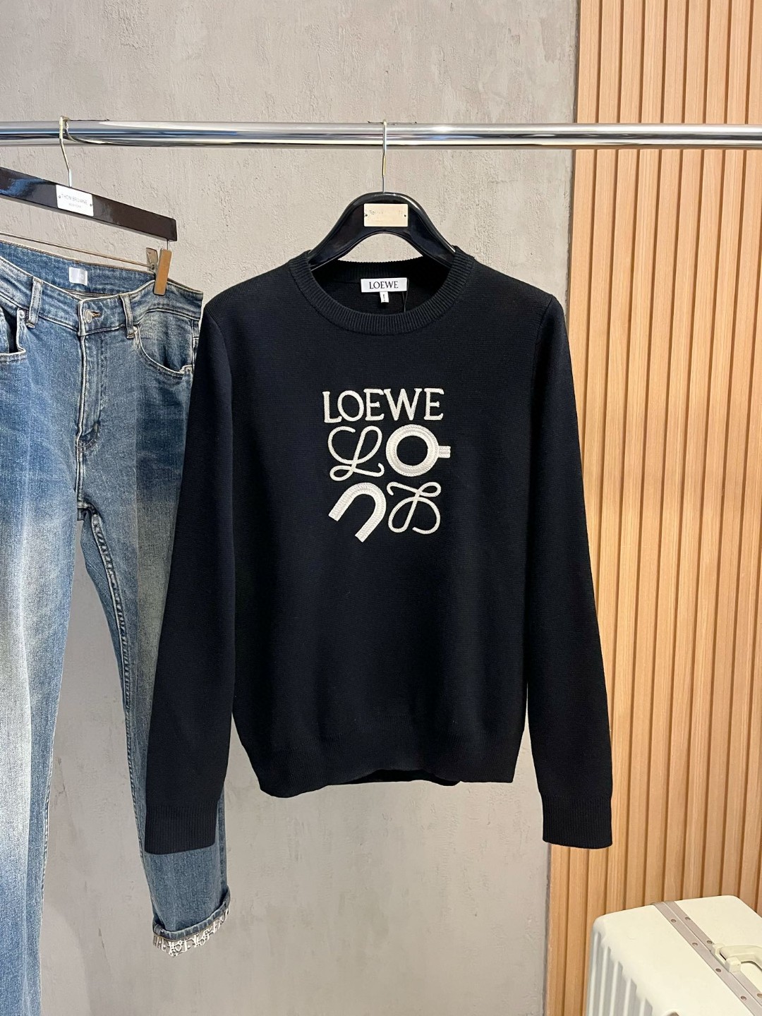 NO:116574,Luo Yiwei Sweater The latest series in autumn and winter, the counter has a top-level reproduction of 1:1, and the full quality!  Thickened style, a must-have item for trendy people!  Old Tie who knows the goods quickly starts, fabric cashmere 10 wool 60 spandex 30 size xs-L multi-color, loewe, sweaters, alexander wang19860909罗意威 毛衣 秋冬最新系列,专柜1:1顶级复刻,全品相！加厚款,潮人必备单品！懂货的老铁赶紧下手,面料羊绒10羊毛60氨纶30 尺码 xs-L 多颜色,,loewe,sweaters,alexander wang,Men's clothing