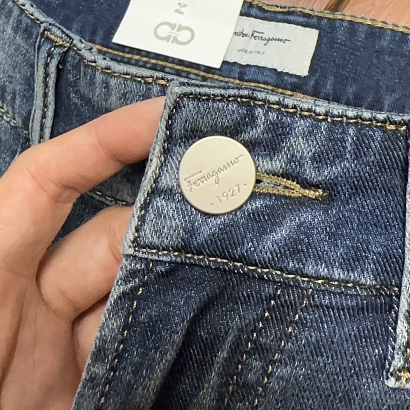 🐂 🌟 菲拉格慕 🔥 新款新品 专柜有售 实体店极品牛仔裤🐂专柜原版11好货，适合各个年龄段。市场最高版