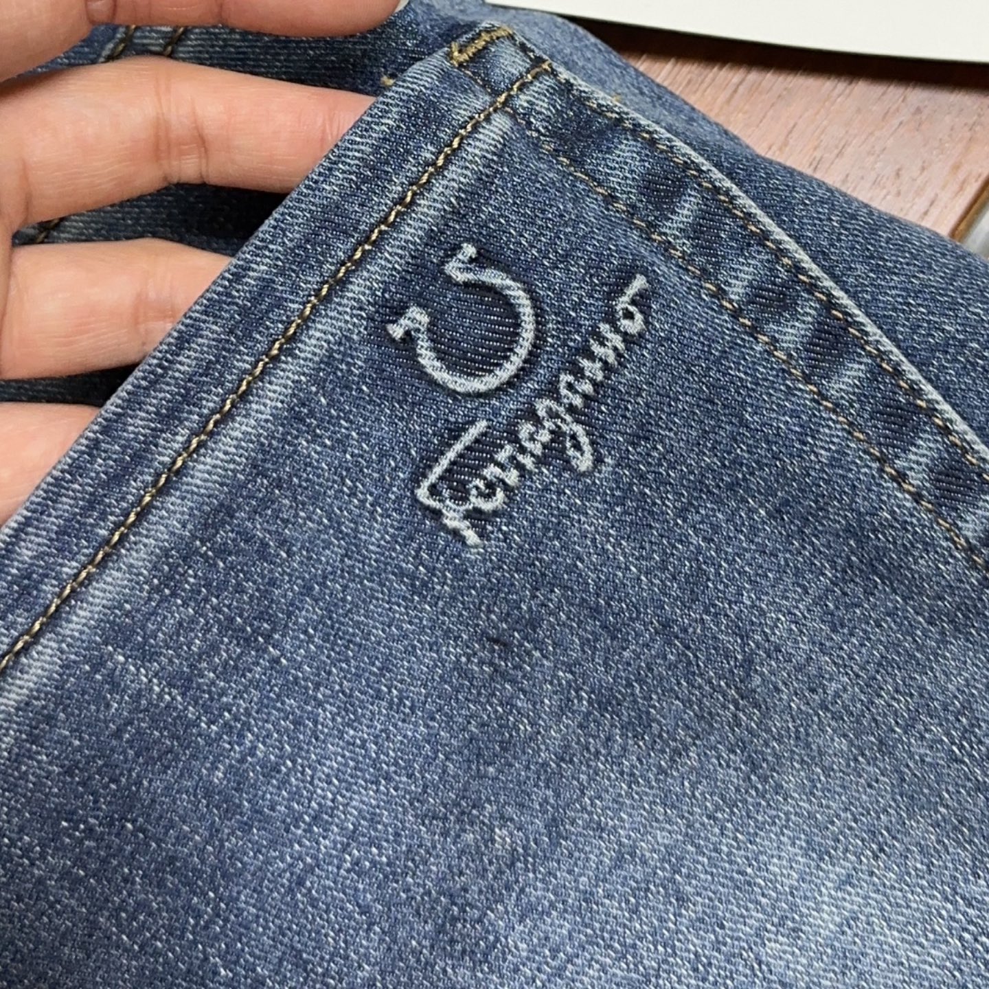 🐂 🌟 菲拉格慕 🔥 新款新品 专柜有售 实体店极品牛仔裤🐂专柜原版11好货，适合各个年龄段。市场最高版