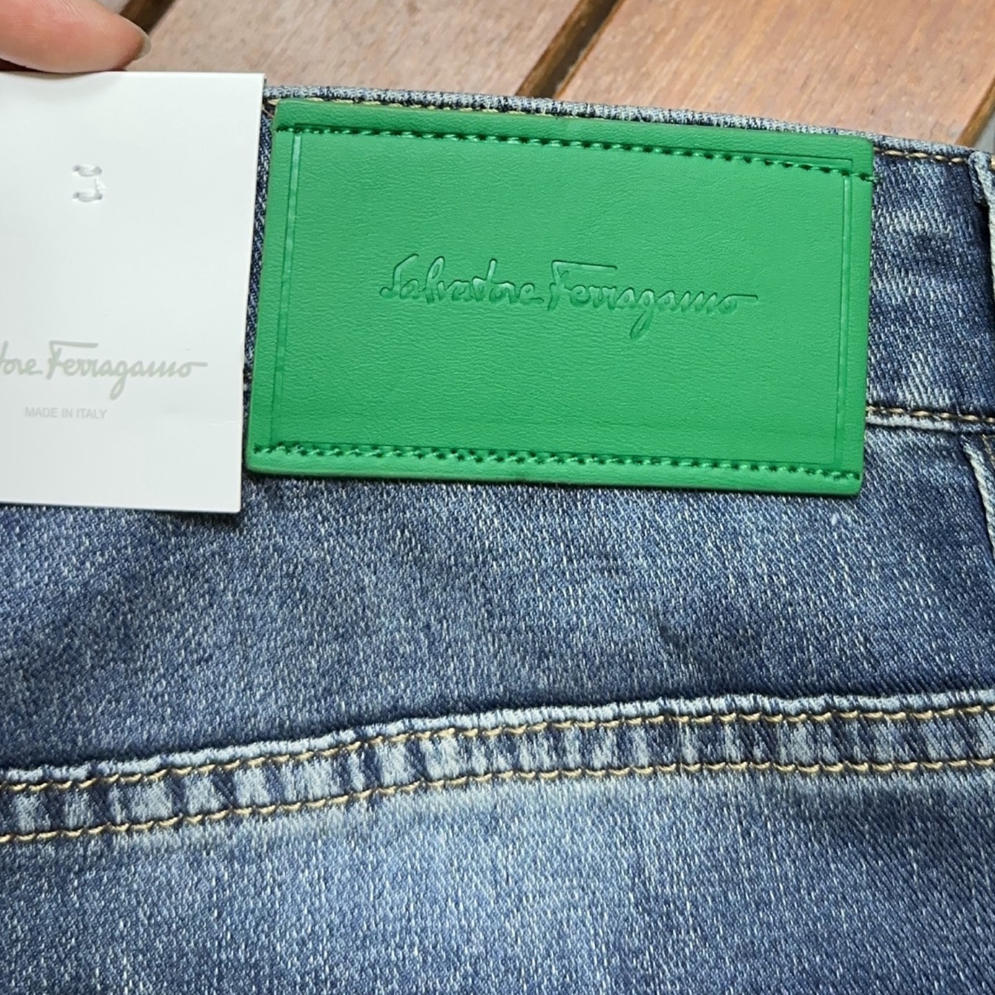 🐂 🌟 菲拉格慕 🔥 新款新品 专柜有售 实体店极品牛仔裤🐂专柜原版11好货，适合各个年龄段。市场最高版