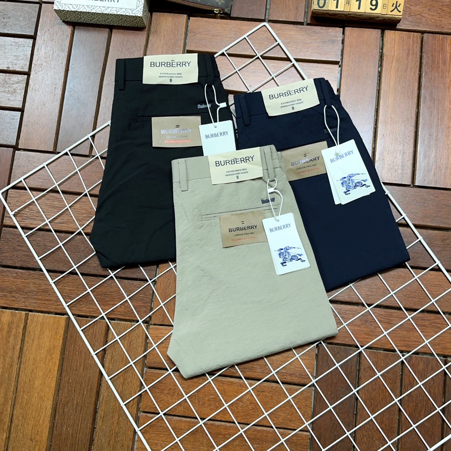 ￼ 🐂 🌟 Burberry 巴宝莉 🌟🇮🇹🌟 🔥新款新品 专柜有售 实体店极品休闲裤🐂专柜原版11好货