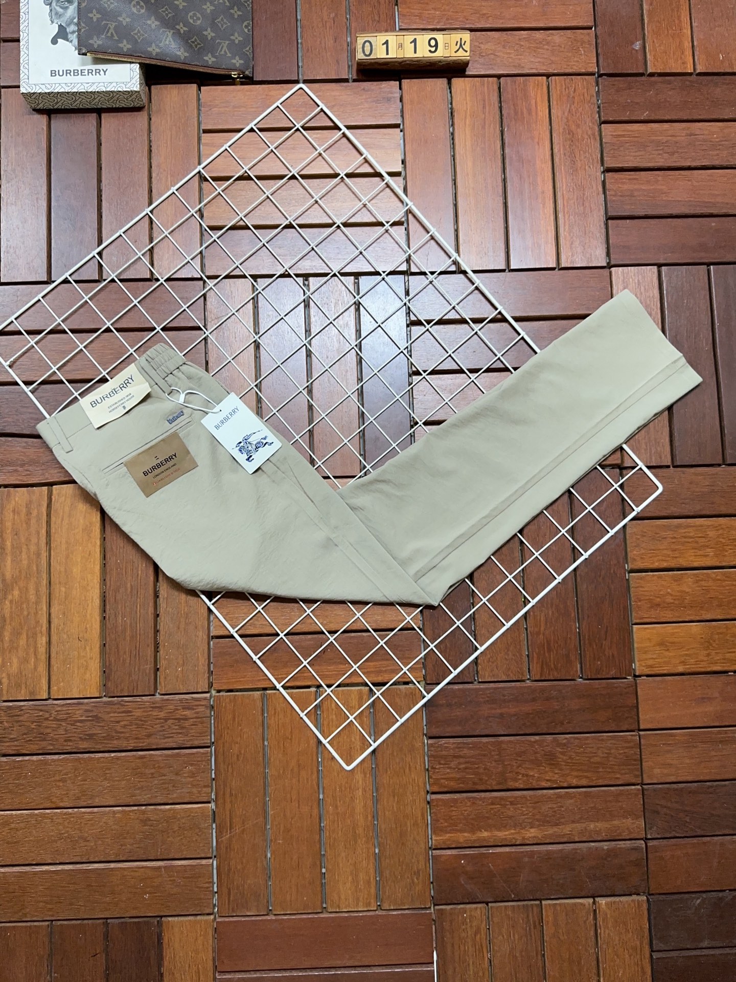 ￼ 🐂 🌟 Burberry 巴宝莉 🌟🇮🇹🌟 🔥新款新品 专柜有售 实体店极品休闲裤🐂专柜原版11好货