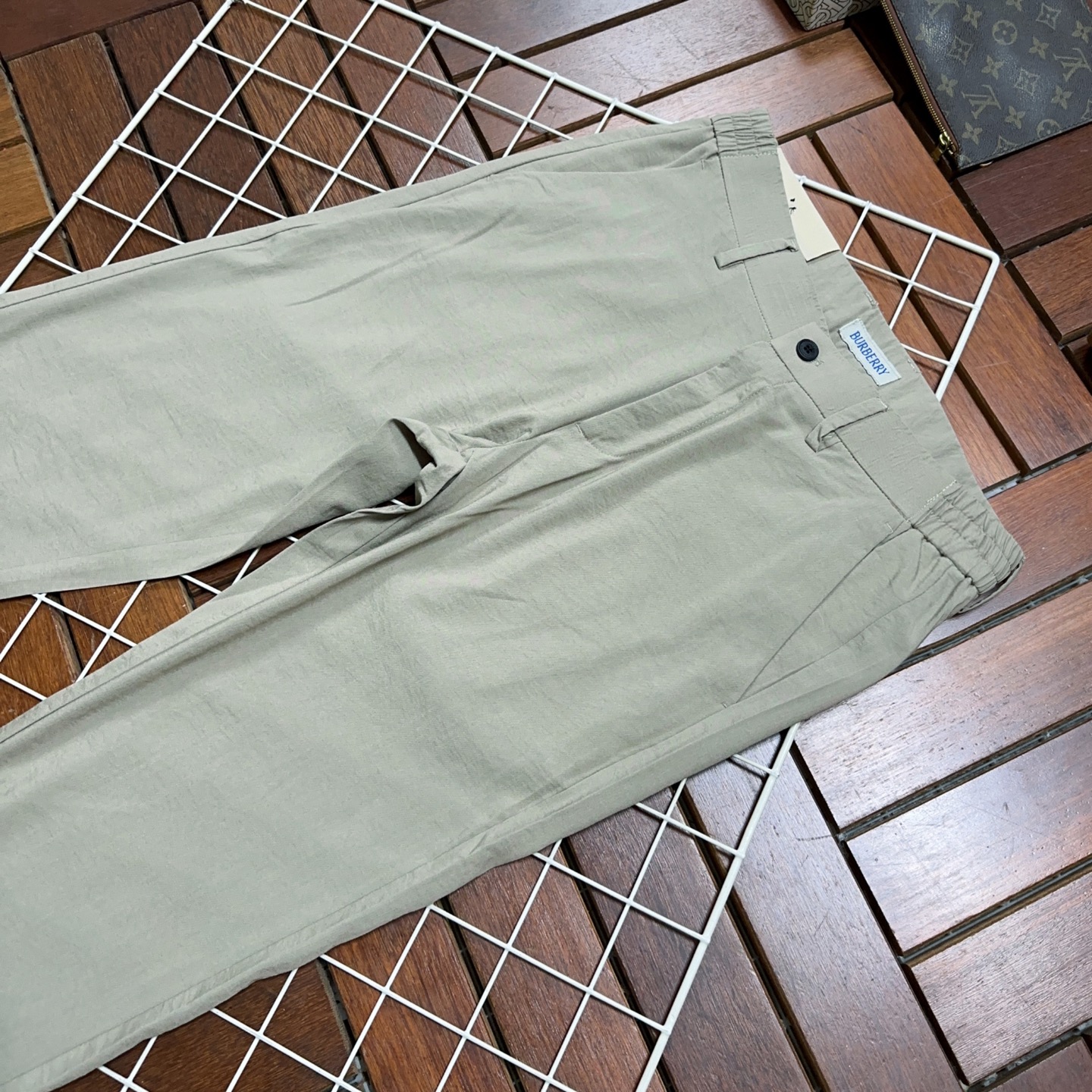￼ 🐂 🌟 Burberry 巴宝莉 🌟🇮🇹🌟 🔥新款新品 专柜有售 实体店极品休闲裤🐂专柜原版11好货