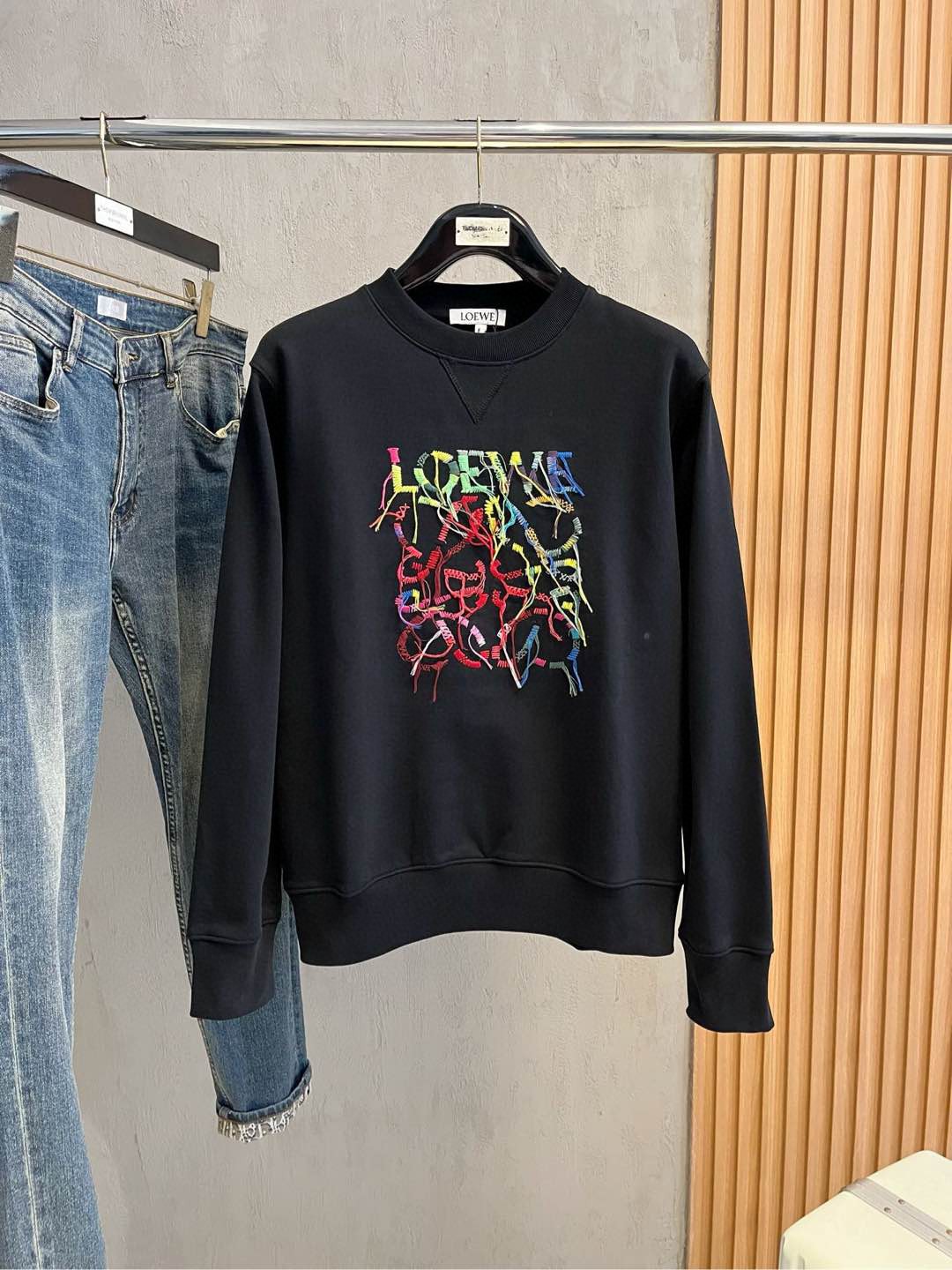 NO:116592,Luo Yiwei Top version The latest sweatshirt, exclusively available!  Original reproduction, exclusive design, super craftsmanship!  Extremely luxurious!  Excellent style!  Size S-XL, loewe, hoodie, sweatshirts, alexander wang19860909罗意威 顶级版本 最新款卫衣,独家发售！原版复刻,独家设计,超强工艺！极其奢华！版型超赞！ 尺码 S-XL,,loewe,hoodie,sweatshirts,alexander wang,Men's clothing