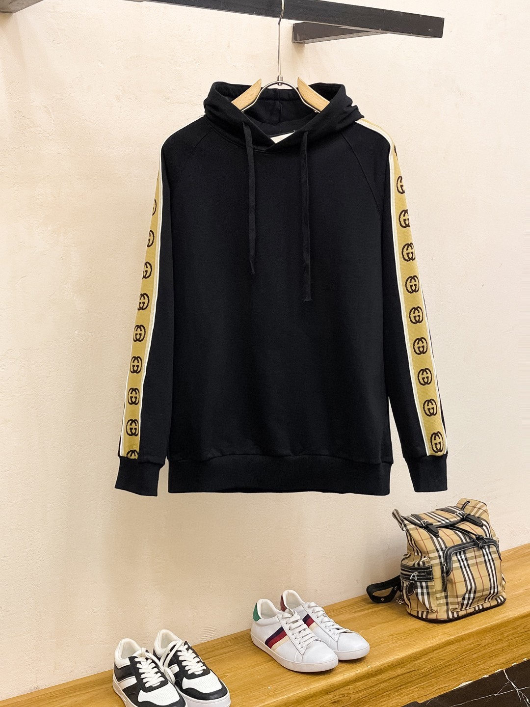 NO:116578,Gucci Top version, the latest sweatshirt hooded, exclusively available!  Original reproduction, exclusive design, super craftsmanship!  Extremely luxurious!  Excellent style!  Size S-XL, gucci, hoodie, sweatshirts, hats, alexander wang19860909古驰 顶级版本 最新款卫衣连帽 ,独家发售！原版复刻,独家设计,超强工艺！极其奢华！版型超赞！ 尺码 S-XL,,gucci,hoodie,sweatshirts,hats,alexander wang,Men's clothing