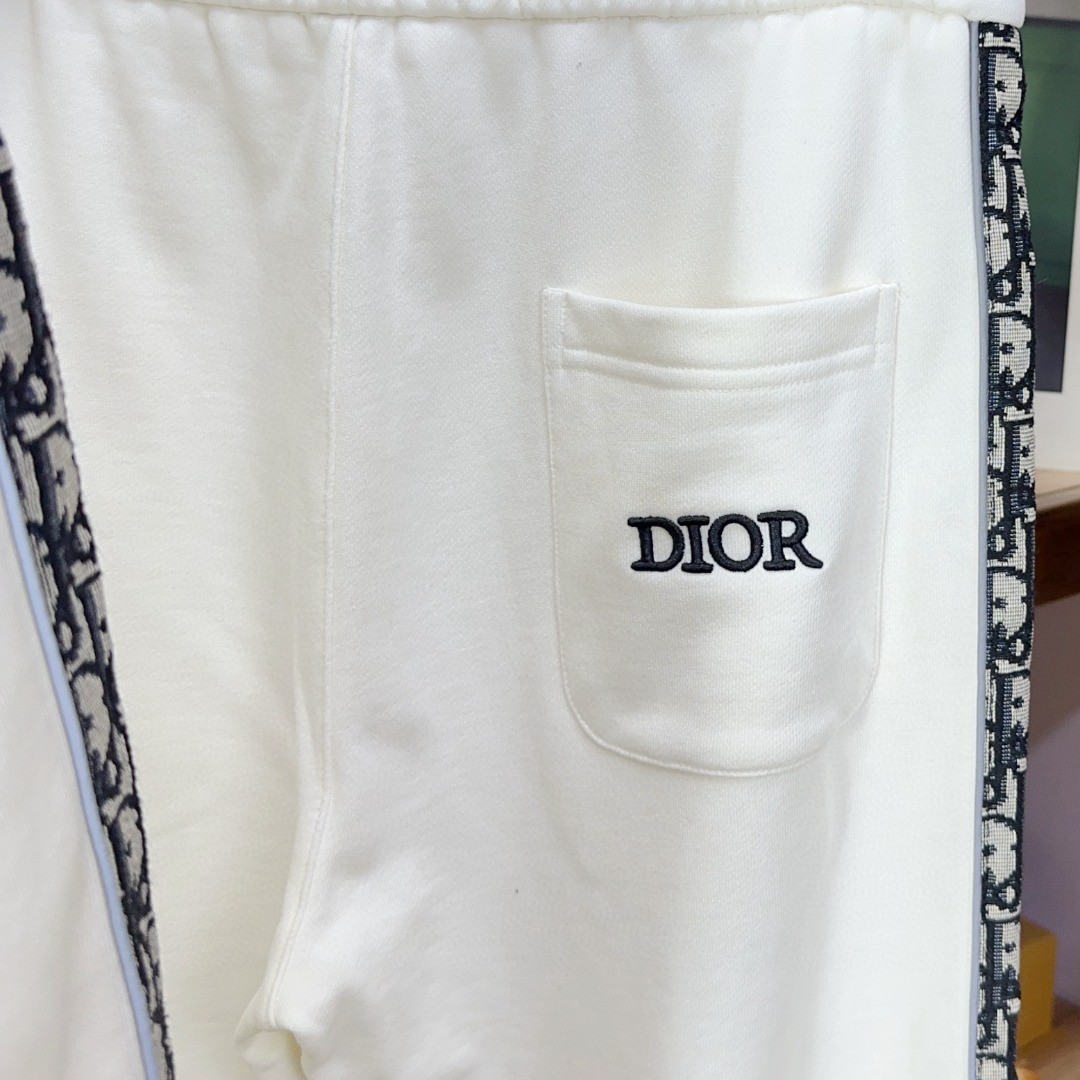  🐮 狠货来袭 🐮 Dior 迪奥 🔥🤴🏻 秋冬季新款 专注官网原版 全新爆款开衫套装 原版11🇭🇰倾注