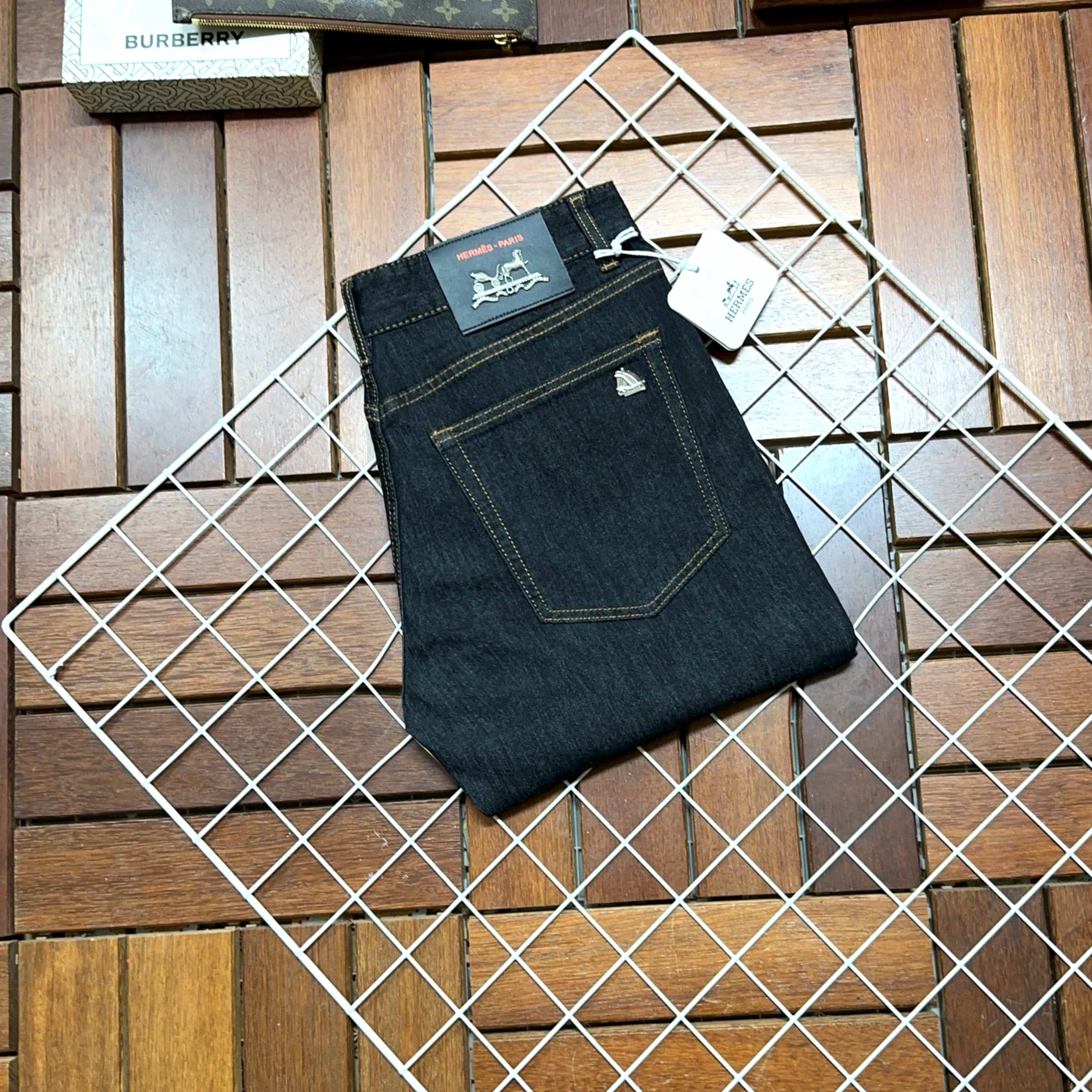 NO:116617,Hermes New Style and New Products available for sale in the counter. The original 1:1 product for physical stores, suitable for all ages. The highest version of imported European fabrics in the market. They are comfortable, soft and skin-friendly. The upper body effect is super fashionable and versatile. They are straight and stylish. They are a must-have in the wardrobe!  Suitable for any occasion Size 29-40, hermes, hermes, jeans, alexander wang19860909Hermes爱马仕 新款新品 专柜有售 实体店极品牛仔裤专柜原版1:1好货,适合各个年龄段.市场最高版本的欧洲进口面料.舒适柔软亲肤,上身效果超级棒时尚百搭,笔挺有型,衣橱必备！适合任何场合穿着 尺码29-40,,hermes,hermes,jeans,alexander wang,Men's clothing