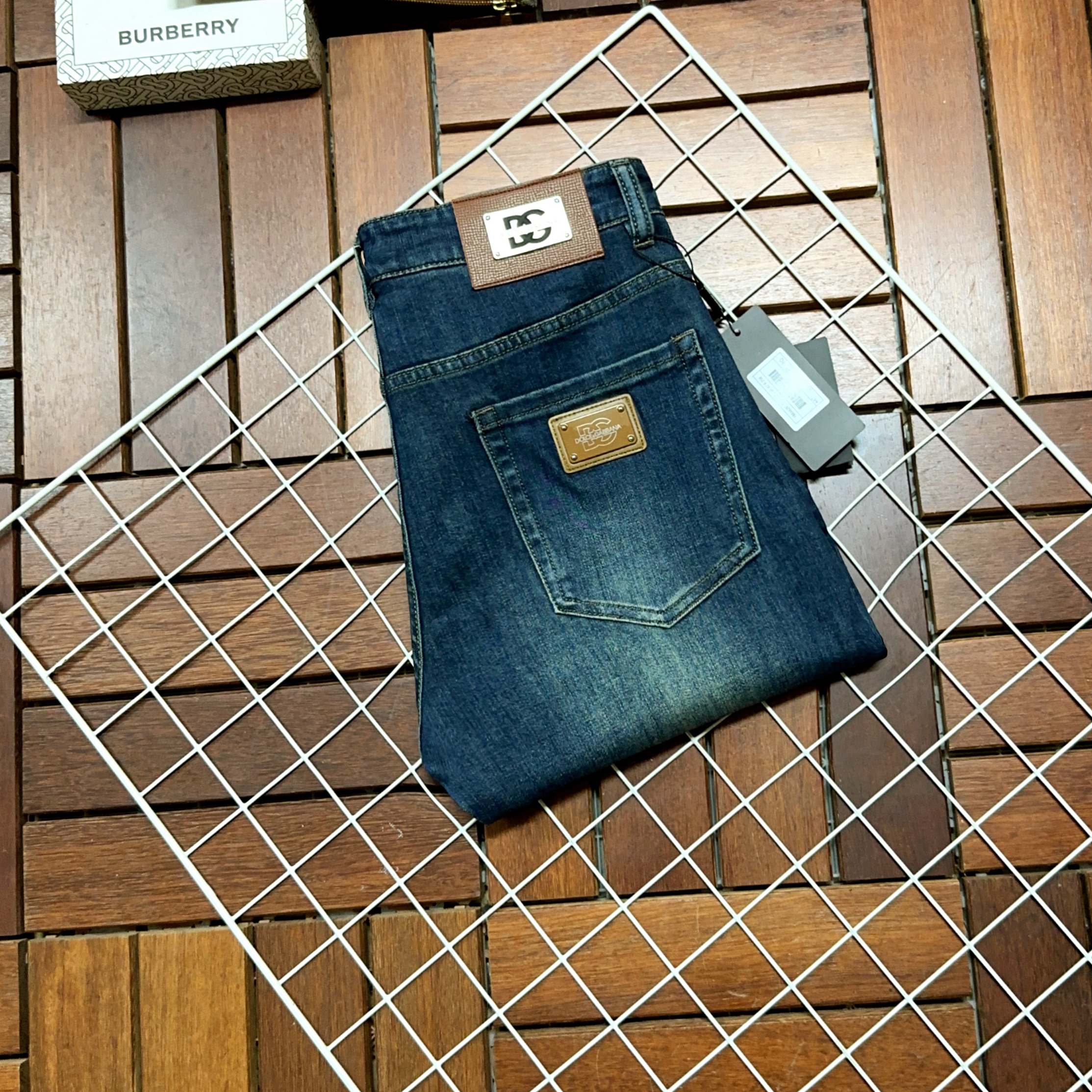 NO:116622,DG Dolce & Gabbana New style and new products available for sale in counters. The original 1:1 product for physical stores, suitable for all ages. The highest version of imported European fabrics in the market. They are comfortable, soft and skin-friendly. The upper body effect is super fashionable and versatile. They are straight and stylish. They are a must-have in the wardrobe!  Suitable for any occasion Size 29-40, Dolce & Gabbana, Dolce & Gabbana, jeans, alexander wang19860909DG 杜嘉班纳 新款新品 专柜有售 实体店极品牛仔裤专柜原版1:1好货,适合各个年龄段.市场最高版本的欧洲进口面料.舒适柔软亲肤,上身效果超级棒时尚百搭,笔挺有型,衣橱必备！适合任何场合穿着 尺码29-40,,Dolce&Gabbana,Dolce&Gabbana,jeans,alexander wang,Men's clothing