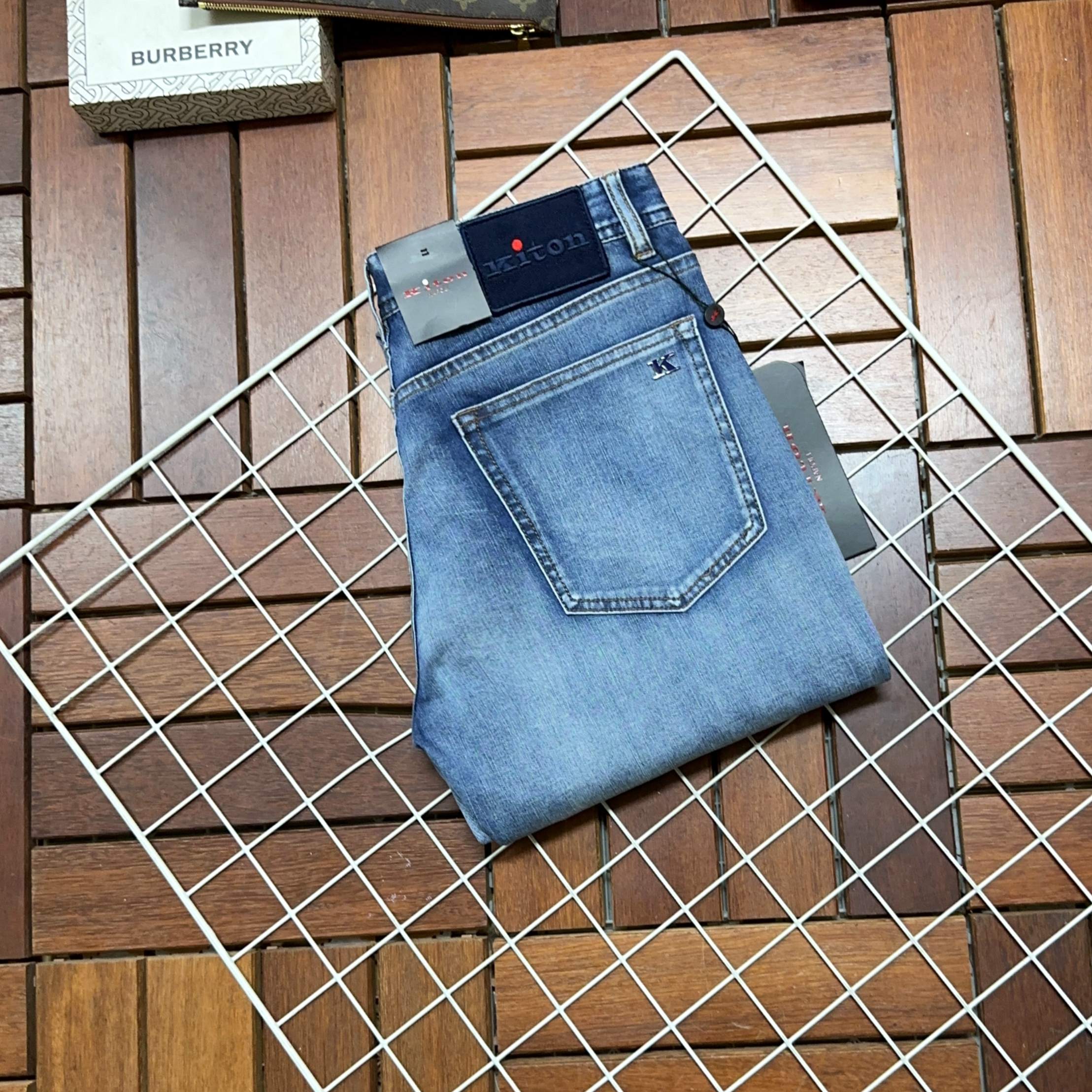 NO:116634,Kiton new style and new products available for sale in physical stores. The original 1:1 good product for the counter, suitable for all ages. The highest version of imported European fabrics in the market. They are comfortable, soft and skin-friendly, with super cool and fashionable and versatile upper body effect, straight and stylish, a must-have for the wardrobe!  Suitable for any occasion Size 29-40, jeans,alexander wang19860909Kiton 新款新品 专柜有售 实体店极品牛仔裤专柜原版1:1好货,适合各个年龄段.市场最高版本的欧洲进口面料.舒适柔软亲肤,上身效果超级棒时尚百搭,笔挺有型,衣橱必备！适合任何场合穿着 尺码29-40,,jeans,alexander wang,Men's clothing