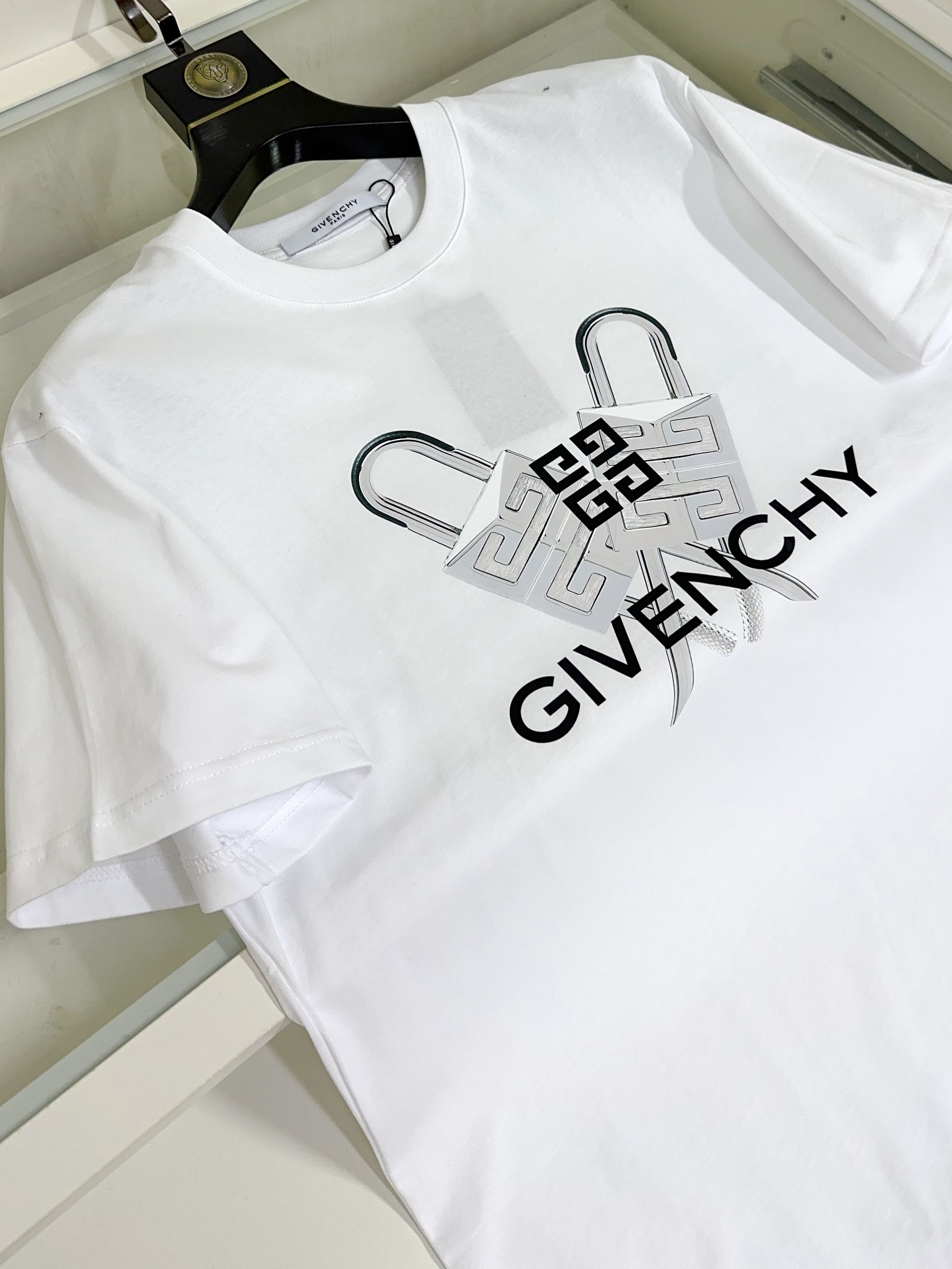  Givenchy纪梵希🔥🆕 顶级圆领休闲短袖 顶级版本 👍高级定制百搭款式 任何人都可以轻松驾驭 面料