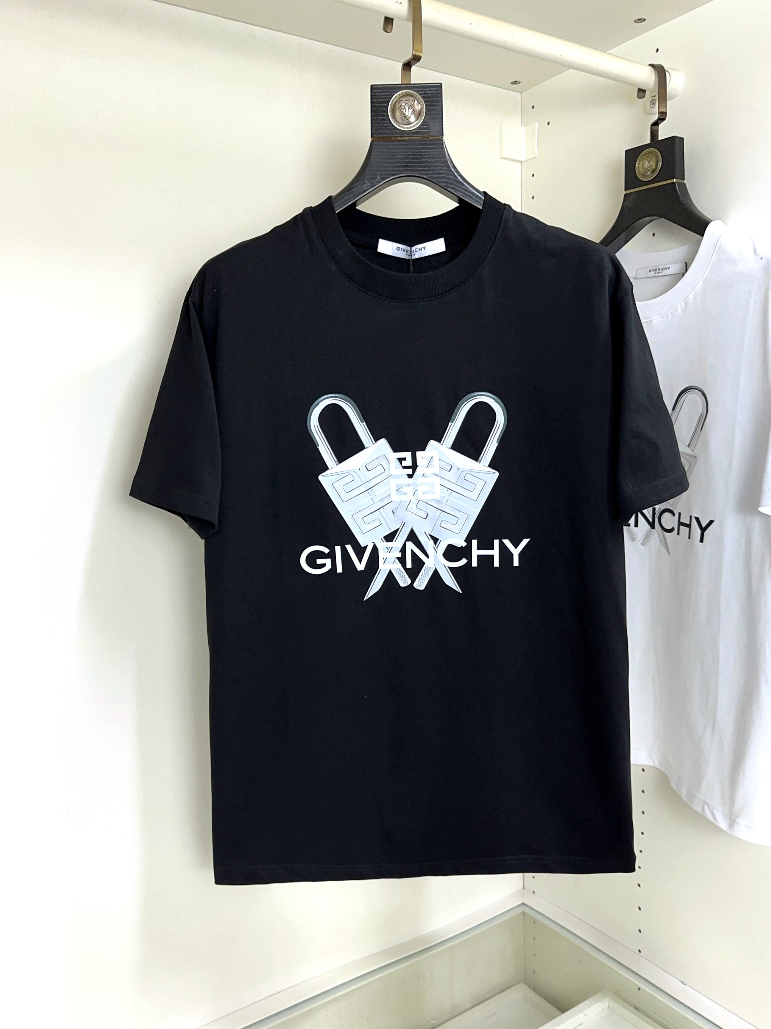  Givenchy纪梵希🔥🆕 顶级圆领休闲短袖 顶级版本 👍高级定制百搭款式 任何人都可以轻松驾驭 面料