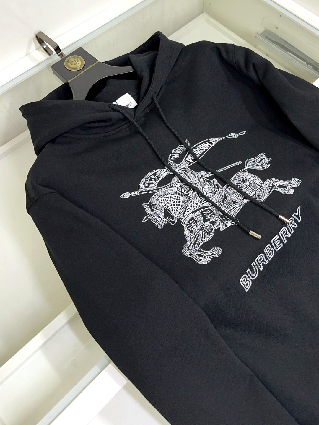  🐮 Burberry 巴宝莉 🔥 高版本 码数：S-XL 🆕 顶级长袖带帽卫衣 👍高级定制百搭款，意大