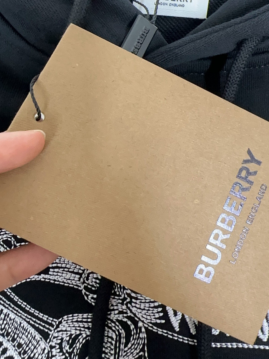  🐮 Burberry 巴宝莉 🔥 高版本 码数：S-XL 🆕 顶级长袖带帽卫衣 👍高级定制百搭款，意大