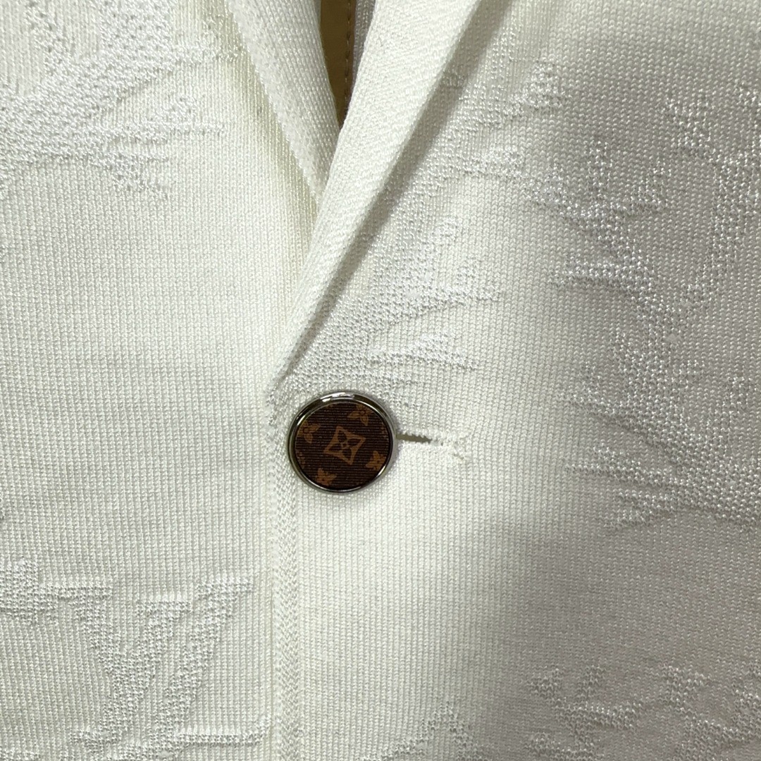  🐮 LV 路易威登 时尚高端简约 --  西装外套 🌹 贵族高级别要求订单 高标准定制　上身非常有型 