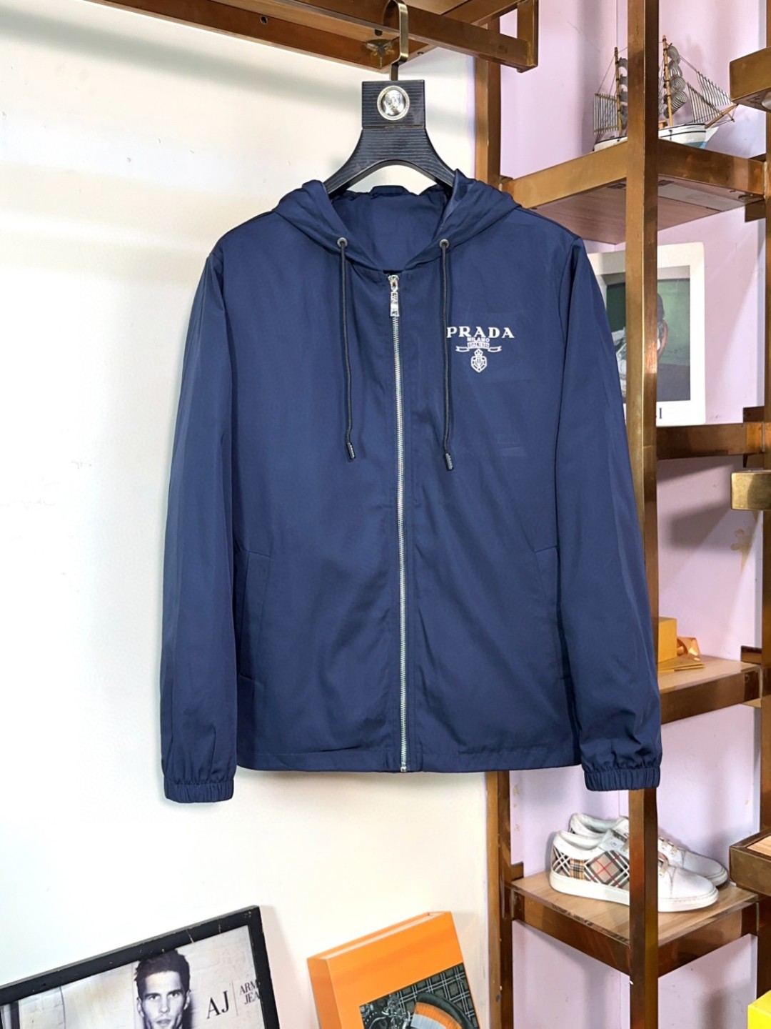  🐮 Prada 普拉达 🌹🌹秋款简约 --  夹克 外套🌹贵族高级别要求订单 高标准定制　上身非常有型