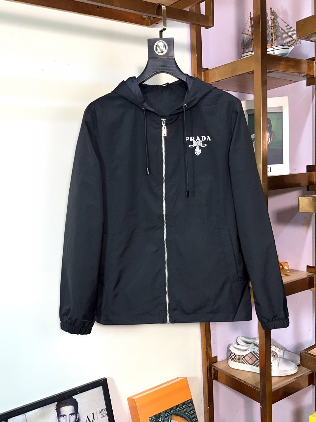  🐮 Prada 普拉达 🌹🌹秋款简约 --  夹克 外套🌹贵族高级别要求订单 高标准定制　上身非常有型