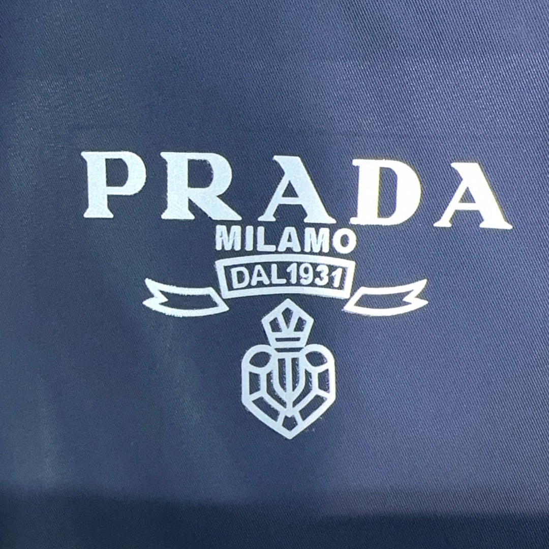  🐮 Prada 普拉达 🌹🌹秋款简约 --  夹克 外套🌹贵族高级别要求订单 高标准定制　上身非常有型