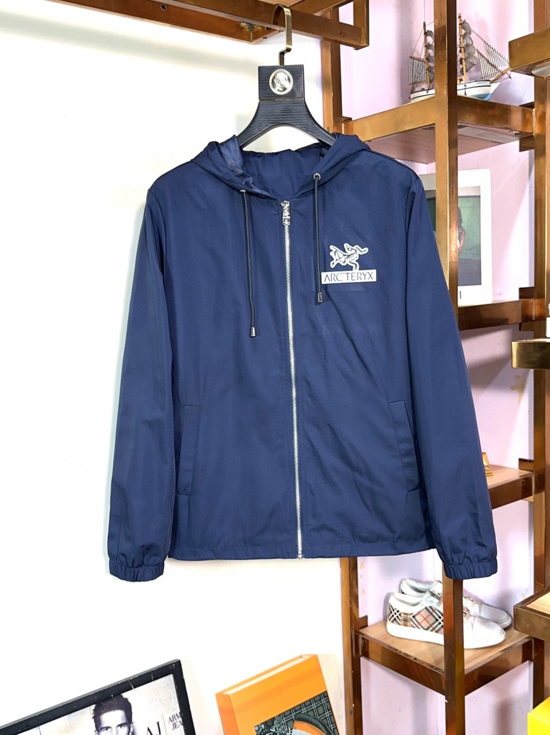 NO:126294,Archaeoptera bird, Autumn simple style -- Jacket, Noble high-level order, high-standard customization, high-standard customization, very stylish, classic and versatile, customer-supplied accessories, imported top-grade fabrics can be matched in any fashion in winter, real top-grade order, also very good in style, highly recommended. Number of sizes; M-3XL (refer to height and weight when placing an order), arc'teryx, jackets & coats, jackets & coats, alexander wang19860909始祖鸟 秋款简约 -- 夹克 外套贵族高级别要求订单 高标准定制　上身非常有型 经典百搭 客供辅料 进口顶级面料冬季任何时装都可以搭配　真正的顶级订单 版型上也是非常的好 强烈推荐.码数；M-3XL（ 下单报身高体重）,arc'teryx,jackets & coats,jackets & coats,alexander wang,Men's clothing