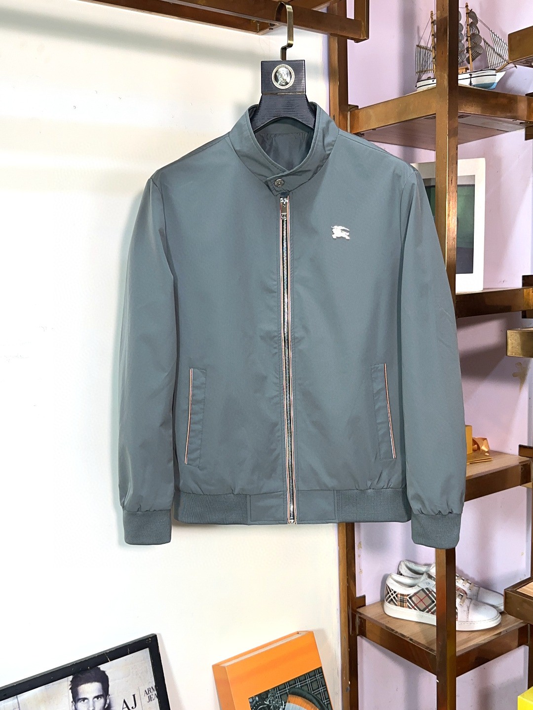 NO:126291,Burberry Burberry Fat Brother Gospel 4XL can wear 200 kilograms autumn simple style - Jacket Noble high-level order, high-standard customization, very stylish, classic and versatile, customer-supplied accessories, imported top-grade fabrics can be matched with any fashion in winter, real top-grade order, very good in style, highly recommended. Number of sizes; M-4XL (refer to height and weight when placing an order),,burberry,burberry,jackets & coats,jackets & coats,alexander wang19860909Burberry 巴宝莉 胖哥福音4XL可穿200斤秋款简约 -- 夹克 外套贵族高级别要求订单 高标准定制　上身非常有型 经典百搭 客供辅料 进口顶级面料冬季任何时装都可以搭配　真正的顶级订单 版型上也是非常的好 强烈推荐.码数；M-4XL（ 下单报身高体重）,,burberry,burberry,jackets & coats,jackets & coats,alexander wang,Men's clothing