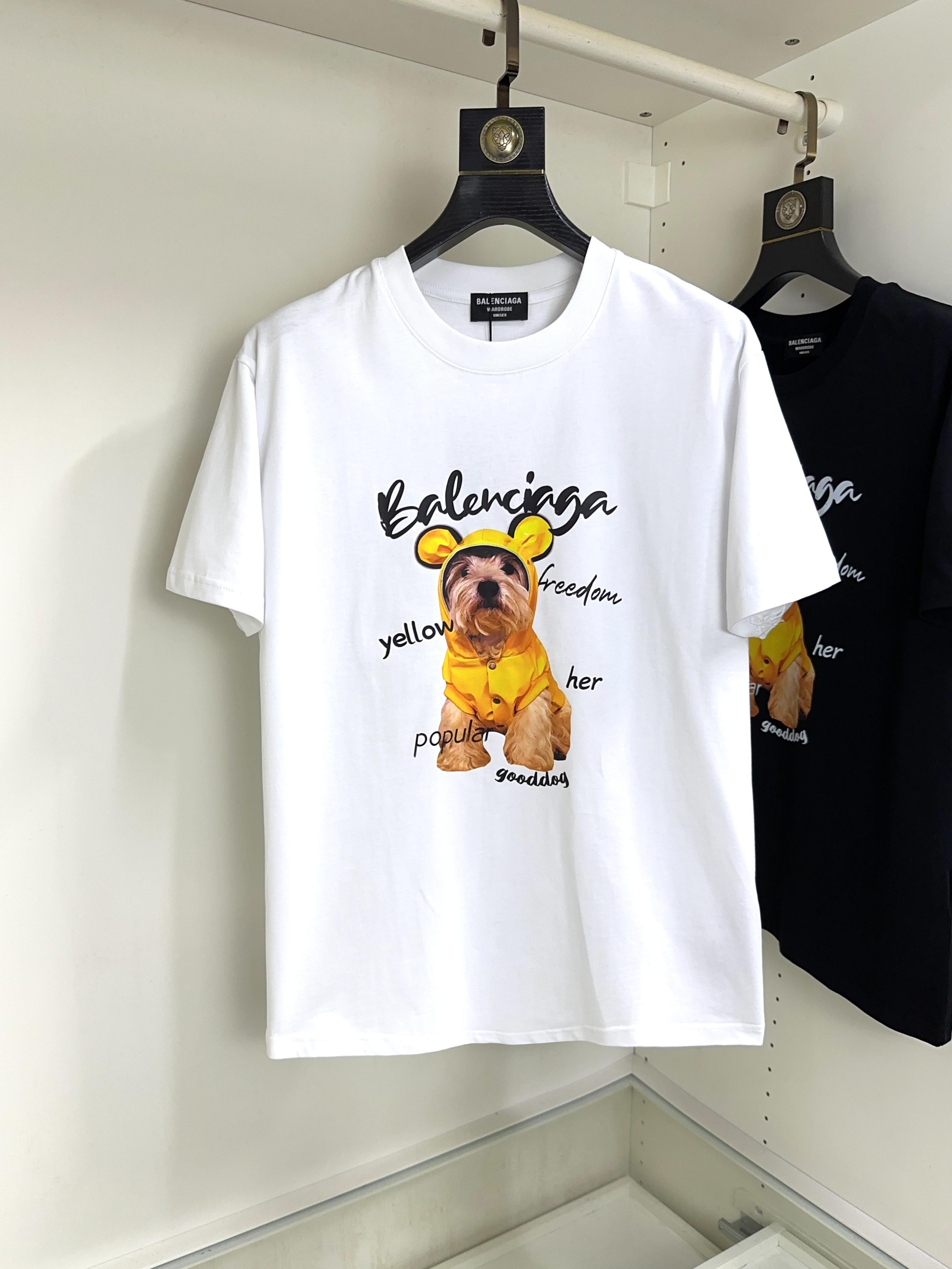 NO:450855,Balenciaga top round neck casual short sleeve high-end custom versatile styles that anyone can easily control. The fabric is fully customized craftsmanship, the latest logo design of the luxurious classic brand on the chest, which is very high-end and must be entered if you understand the goods!  The style and tailoring are slim styles, which are very exquisite, showing aura and highlighting the exquisiteness of business men. This is the unique feature, the right slim fit, and the upper body effect is very good!  Size S-XL can wear 190 catties, balenciaga, T-shirt, alexander wang19860909巴黎世家 顶级圆领休闲短袖高级定制百搭款式 任何人都可以轻松驾驭 面料全订制工艺 胸前奢华经典品牌最新logo设计,非常显档次懂货的必须入！版型剪裁属于修身款 非常精致,显气场,又会凸显商务男士的精致,这就是独到之处,恰到好处的修身,上身效果非常赞！尺码S-XL 可穿190斤,,balenciaga,T-shirt,alexander wang,Men's clothing