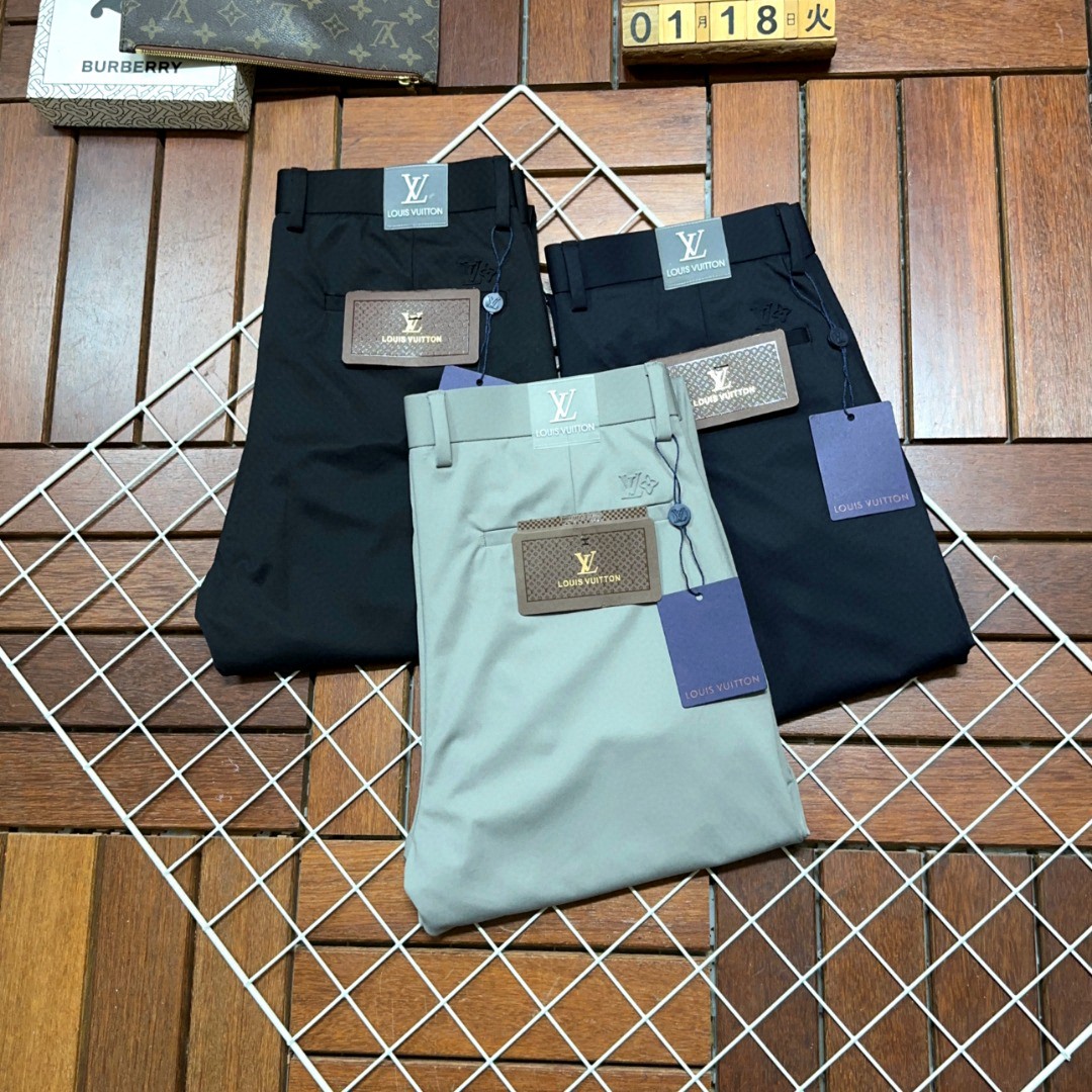 NO:154589,LV Louis Vuitton is coming, new spring and summer products are available for sale in counters. The original 1:1 product for physical store top casual trousers, trousers, counters are suitable for all ages. The highest version of the imported European fabric in the market. It is comfortable, soft and skin-friendly, with super cool and fashionable and versatile upper body effect, straight and stylish, a must-have for the wardrobe!  Suitable for any occasion Size 29-40, louis vuitton,louis vuitton,alexander wang19860909LV 路易威登 爆款来袭 春夏新款新品 专柜有售 实体店极品休闲裤西裤专柜原版1:1好货,适合各个年龄段.市场最高版本的欧洲进口面料.舒适柔软亲肤,上身效果超级棒时尚百搭,笔挺有型,衣橱必备！适合任何场合穿着 尺码29-40,,louis vuitton,louis vuitton,alexander wang,Men's clothing