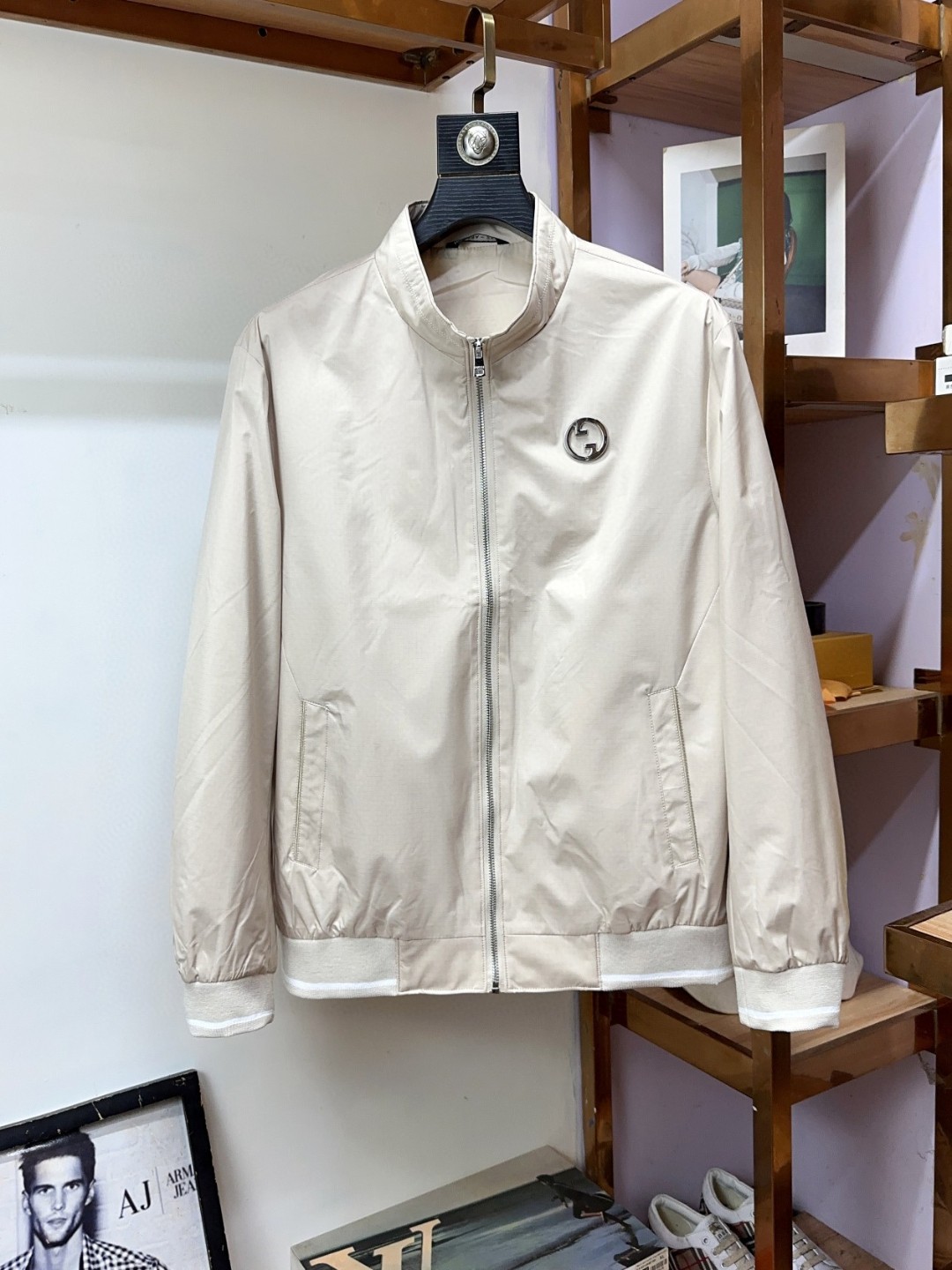 NO:121184,GUCCI Guqi Fat Brother Gospel 4XL can wear 200 catties new fashionable high-end men's style, classic and explosive jackets are recommended for warmth!  Men's jacket, fashionable and casual jacket, high-woven and super delicate high-tech smooth composite fabric material, the texture of the fabric is very high-end and delicate, with a strong sense of class, large logo embroidery design on the chest, and all accessories are customized to create a brand logo. It is both business and casual, and the style is versatile and suitable for all occasions, and anyone can easily control it!  Code number M-4XL, gucci, jackets & coats, jackets & coats, alexander wang19860909GUCCI古奇胖哥福音4XL可穿200斤新款时尚高端男款,经典爆款夹克保暖推荐！男士外套,时尚休闲外套夹克 ,高织超细腻的高科技爽滑复合布材质,面料的质感很高档细腻,档次感强 ,胸前大logo刺绣设计,辅料全定制出品牌logo.商务休闲兼备款,款式百搭适合各种场合 ,任何人都可以轻松驾驭！码数M-4XL,,gucci,jackets & coats,jackets & coats,alexander wang,Men's clothing