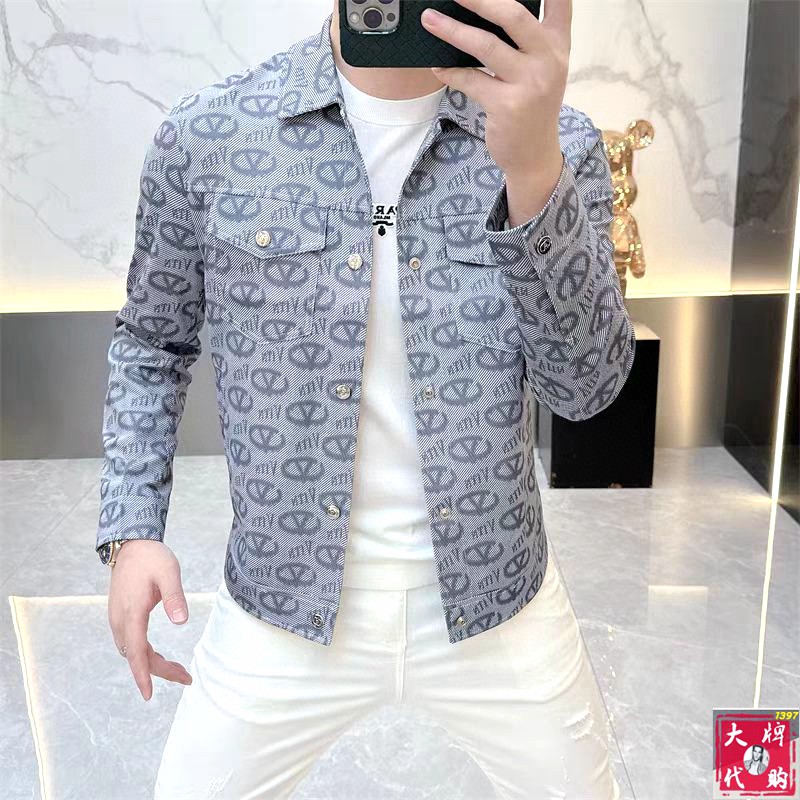 NO:121198,Valentino is the same as the official website, released in advance. The new men's jacket, the original three-standard full high-end version!  , Customized fabrics for counters are breathable and comfortable, with impeccable details, and the brand element design concept reflects high quality. The feel is delicate and soft!  It is casually cut, with a great upper body style!  Number of code M~3XL, maximum wear 195 catties., valentino, valentino, jackets & coats, jackets & coats, alexander wang19860909Valentino 华伦天奴 官网同款,提前发售 新款男士夹克外套,原单三标齐全高端版本！,专柜定制面料 透气舒适度高,细节无可挑剔,品牌元素设计理念,体现高品质.手感细腻柔软！呈现休闲裁剪,上身版型超赞！码数M～3XL 最大穿195斤.,,valentino,valentino,jackets & coats,jackets & coats,alexander wang,Men's clothing