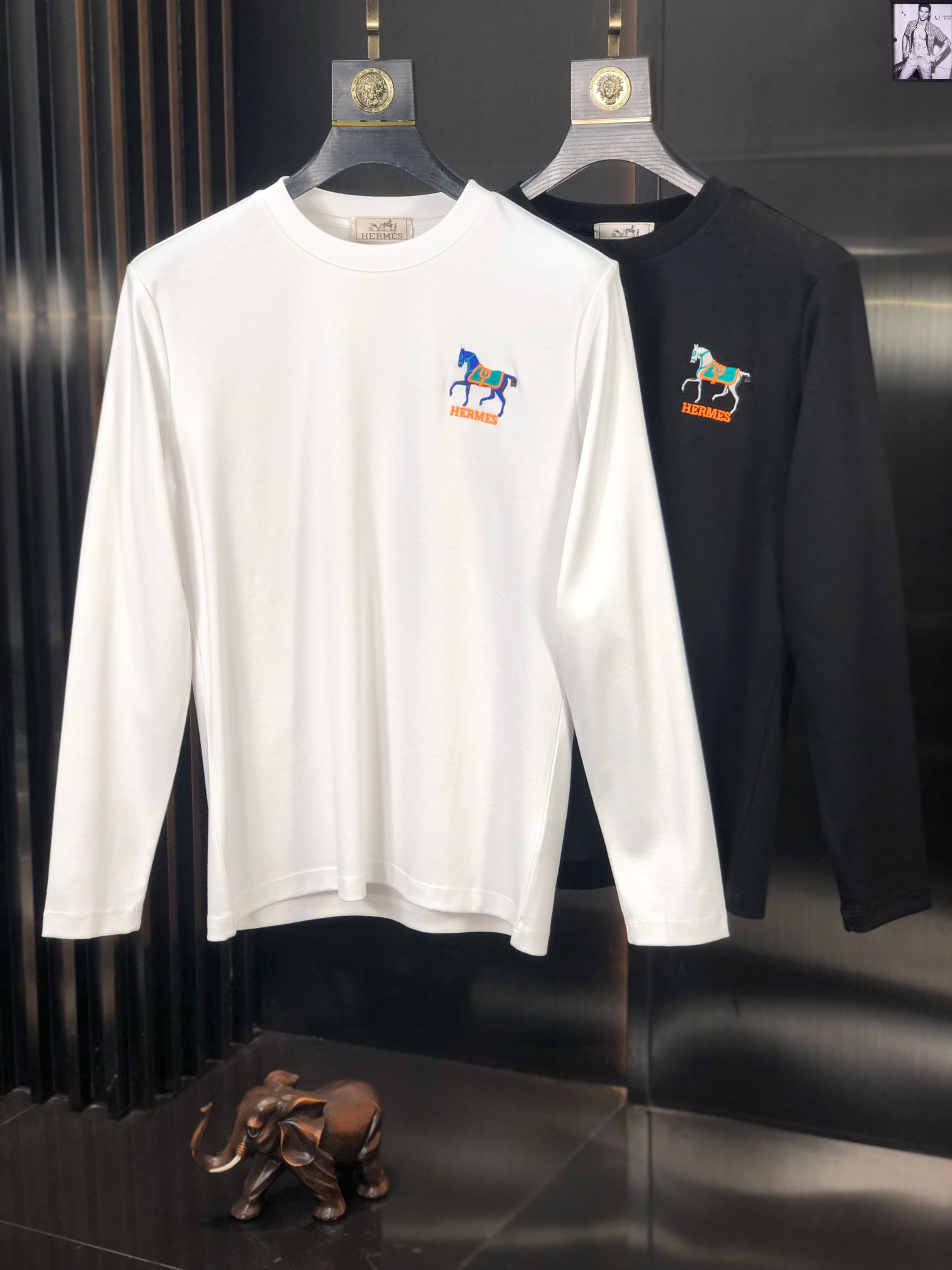 NO:121177,Hermes Original single product High version Original single model High quality spring new style long-sleeved base shirt For sale First choice of taste Real photos, high-quality fabric Original single quality first choice Please see the details, standard for men Classic versatile base and outfit First choice of taste, real OEM Production, very high-quality spring new style long-sleeved base and stylish, careful size M-4XL, hermes, hermes, alexander wang19860909Hermes 爱马仕 原单货 高版本 原单款 高品质春季新款长袖打底衫 抢新出售 品味首选 实拍好货,高品质面料 原单品质首选 请看细节图, 男士标配 经典百搭 打底外穿 品味首选,真正的代工厂出品 送人自己穿都非常显档次,舒适,柔软有型,仔细,尺码 M-4XL,,hermes,hermes,alexander wang,Men's clothing