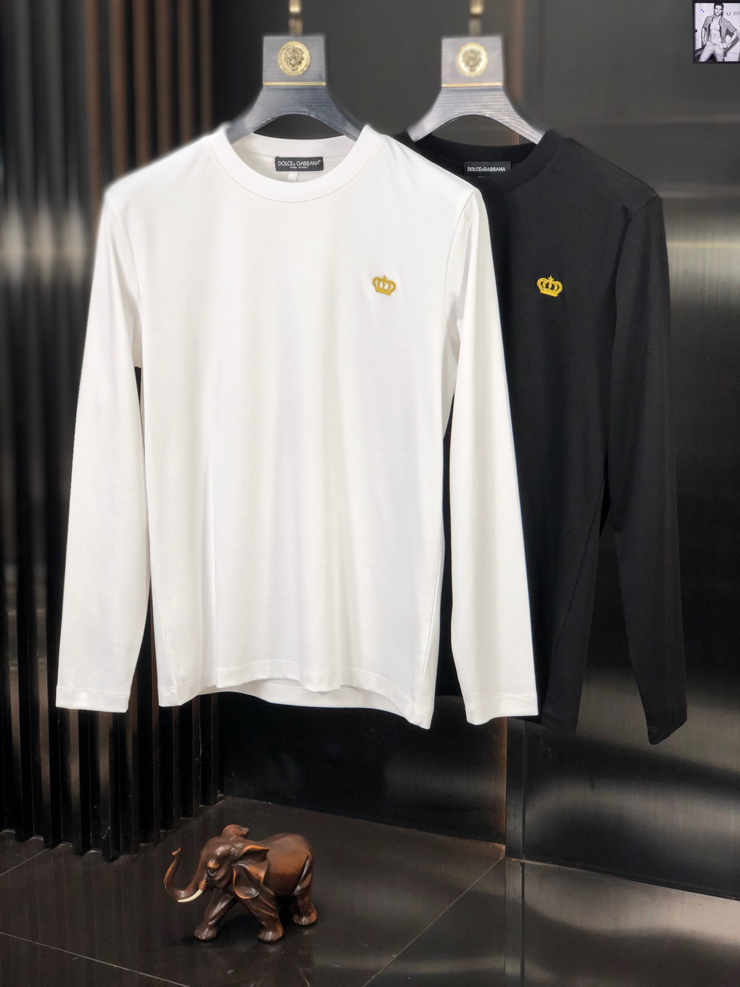 NO:121167,DG Dolce & Gabbana Original single product High version Original single model High quality spring new style long-sleeved base shirt For sale First choice of taste Real photos, high-quality fabric Original quality first choice Please see the details, standard for men Classic versatile base and outfit First choice of taste, real OEM Production, very high-quality spring new style long-sleeved base and stylish, careful size M-4XL, Dolce & Gabbana, Dolce & Gabbana, alexander wang19860909DG 杜嘉班纳 原单货 高版本 原单款 高品质春季新款长袖打底衫 抢新出售 品味首选 实拍好货,高品质面料 原单品质首选 请看细节图, 男士标配 经典百搭 打底外穿 品味首选,真正的代工厂出品 送人自己穿都非常显档次,舒适,柔软有型,仔细,尺码 M-4XL,,Dolce&Gabbana,Dolce&Gabbana,alexander wang,Men's clothing