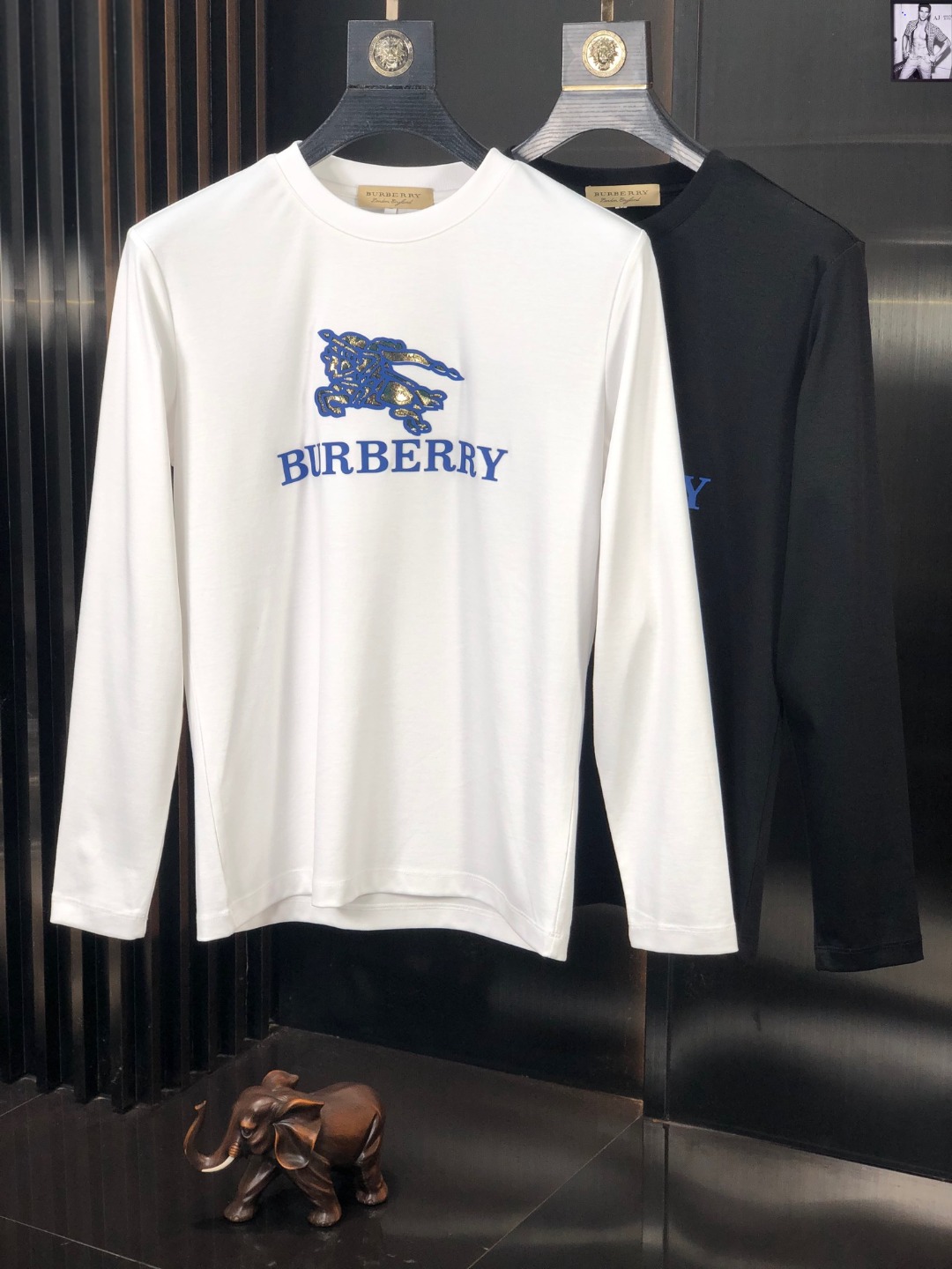 NO:121180,Burberry Original single product High version Original single model High quality spring new style long-sleeved base shirt For sale First choice of taste Real photos, high-quality fabric Original single quality first choice Please see the details, standard for men Classic versatile base and outfit First choice of taste, real OEM Products, very high-quality products for wearing by yourself, comfortable, soft and stylish, careful, size M-4XL, burberry, burberry, alexander wang19860909Burberry 巴宝莉 原单货 高版本 原单款 高品质春季新款长袖打底衫 抢新出售 品味首选 实拍好货,高品质面料 原单品质首选 请看细节图, 男士标配 经典百搭 打底外穿 品味首选,真正的代工厂出品 送人自己穿都非常显档次,舒适,柔软有型,仔细,尺码 M-4XL,,burberry,burberry,alexander wang,Men's clothing