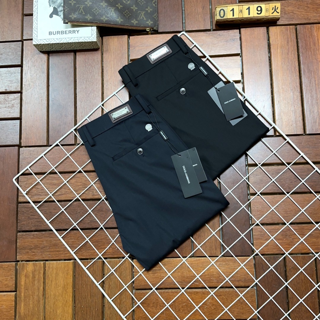 NO:121178,DG Dolce & Gabbana New style and new products available for sale in counters. The original 1:1 product for physical store top casual pants, suitable for all ages. The highest version of the imported European fabric in the market. It is comfortable, soft and skin-friendly, and the upper body effect is super fashionable and versatile, straight and stylish, a must-have for the wardrobe!  Suitable for any occasion Size 29-40, Dolce & Gabbana, Dolce & Gabbana, alexander wang19860909DG 杜嘉班纳 新款新品 专柜有售 实体店极品休闲裤专柜原版1:1好货,适合各个年龄段.市场最高版本的欧洲进口面料.舒适柔软亲肤,上身效果超级棒时尚百搭,笔挺有型,衣橱必备！适合任何场合穿着 尺码29-40,,Dolce&Gabbana,Dolce&Gabbana,alexander wang,Men's clothing