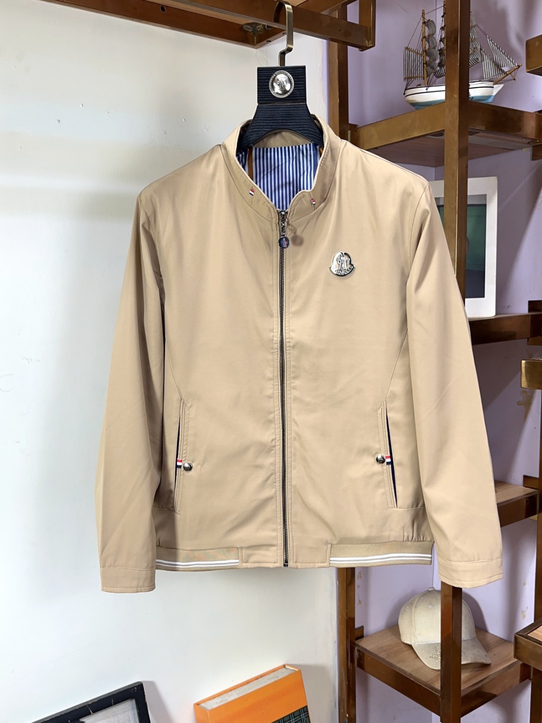 NO:123025,Monlcer cover-up Fat Brother Gospel 5XL can wear 220 catties new fashionable high-end men's style, classic and explosive jackets are recommended for warmth!  Men's jacket, fashionable and casual jacket, high-woven and super delicate high-tech smooth composite fabric material, the texture of the fabric is very high-end and delicate, with a strong sense of class, large logo embroidery design on the chest, and all accessories are customized to create a brand logo. It is both business and casual, and the style is versatile and suitable for all occasions, and anyone can easily control it!  Code number M-5XL, Moncler, jackets & coats, jackets & coats, alexander wang19860909Monlcer蒙口 胖哥福音5XL可穿220斤新款时尚高端男款,经典爆款夹克保暖推荐！男士外套,时尚休闲外套夹克 ,高织超细腻的高科技爽滑复合布材质,面料的质感很高档细腻,档次感强 ,胸前大logo刺绣设计,辅料全定制出品牌logo.商务休闲兼备款,款式百搭适合各种场合 ,任何人都可以轻松驾驭！码数M-5XL,,Moncler,jackets & coats,jackets & coats,alexander wang,Men's clothing