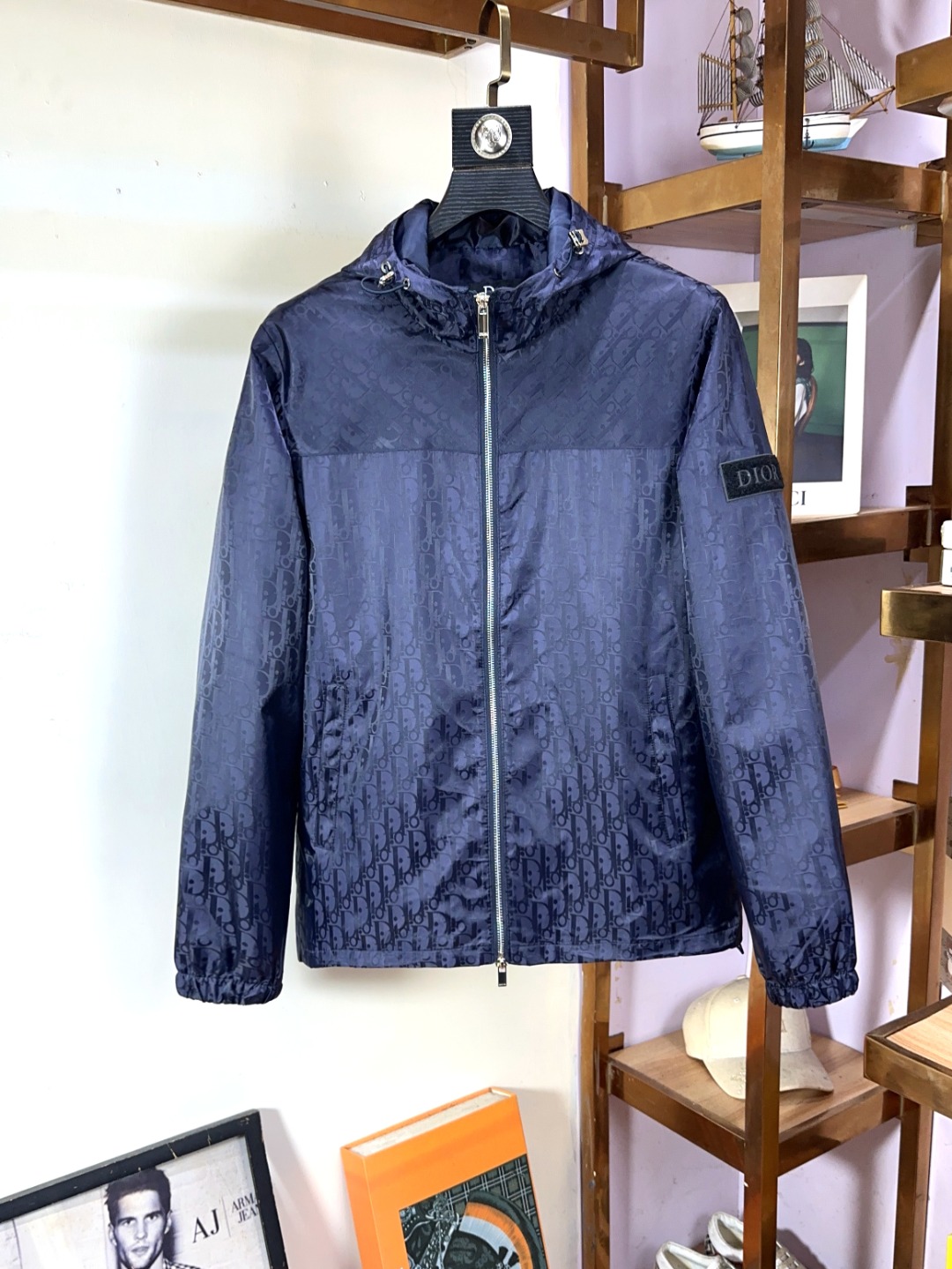 NO:123040,Dior new fashionable high-end men's style, classic and explosive jackets are recommended for warmth!  Men's jacket, fashionable and casual jacket, high-woven and super delicate high-tech smooth composite fabric material, the texture of the fabric is very high-end and delicate, with a strong sense of class, large logo embroidery design on the chest, and all accessories are customized to create a brand logo. It is both business and casual, and the style is versatile and suitable for all occasions, and anyone can easily control it!  Code number M-3XL,,dior,dior,jackets & coats,jackets & coats,alexander wang19860909Dior迪奥新款时尚高端男款,经典爆款夹克保暖推荐！男士外套,时尚休闲外套夹克 ,高织超细腻的高科技爽滑复合布材质,面料的质感很高档细腻,档次感强 ,胸前大logo刺绣设计,辅料全定制出品牌logo.商务休闲兼备款,款式百搭适合各种场合 ,任何人都可以轻松驾驭！码数M-3XL,,dior,dior,jackets & coats,jackets & coats,alexander wang,Men's clothing