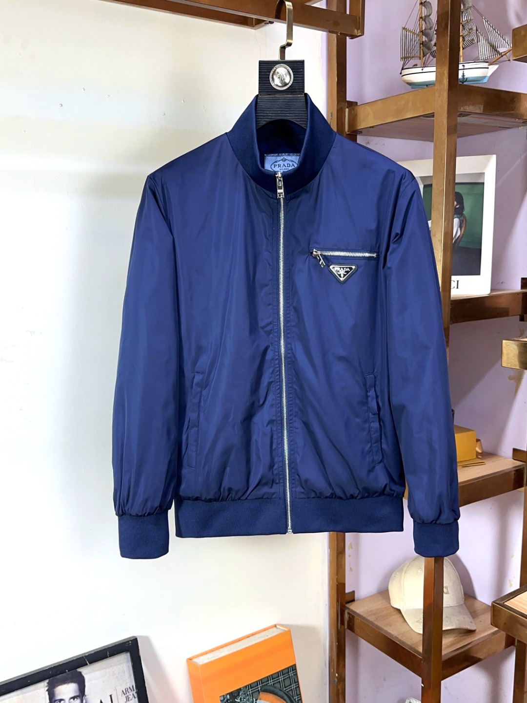 NO:123046,Prada's new fashionable high-end men's style, classic and explosive jackets are recommended for warmth!  Men's jacket, fashionable and casual jacket, high-woven and super delicate high-tech smooth composite fabric material, the texture of the fabric is very high-end and delicate, with a strong sense of class, large logo embroidery design on the chest, and all accessories are customized to create a brand logo. It is both business and casual, and the style is versatile and suitable for all occasions, and anyone can easily control it!  Code number M-3XL, prada, prada, jackets & coats, jackets & coats, alexander wang19860909Prada普拉达新款时尚高端男款,经典爆款夹克保暖推荐！男士外套,时尚休闲外套夹克 ,高织超细腻的高科技爽滑复合布材质,面料的质感很高档细腻,档次感强 ,胸前大logo刺绣设计,辅料全定制出品牌logo.商务休闲兼备款,款式百搭适合各种场合 ,任何人都可以轻松驾驭！码数M-3XL,,prada,prada,jackets & coats,jackets & coats,alexander wang,Men's clothing