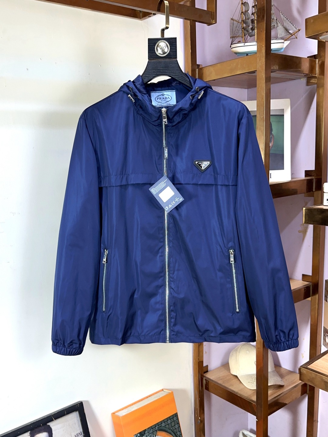 NO:123048,Prada New fashion high-end men's style, classic jacket recommendations!  Men's jacket, fashionable and casual jacket, high-woven and super delicate high-tech smooth composite fabric material, the texture of the fabric is very high-end and delicate, with a strong sense of class, and the auxiliary materials are all customized to create a brand logo. It is both business and casual, and the style is versatile and suitable for all occasions. Anyone can easily control it!  Code number M-3XL, prada, prada, jackets & coats, jackets & coats, alexander wang19860909Prada 普拉达 新款时尚高端男款,经典爆款夹克推荐！男士外套,时尚休闲外套夹克 ,高织超细腻的高科技爽滑复合布材质,面料的质感很高档细腻,档次感强 ,辅料全定制出品牌logo.商务休闲兼备款,款式百搭适合各种场合 ,任何人都可以轻松驾驭！码数M-3XL,,prada,prada,jackets & coats,jackets & coats,alexander wang,Men's clothing