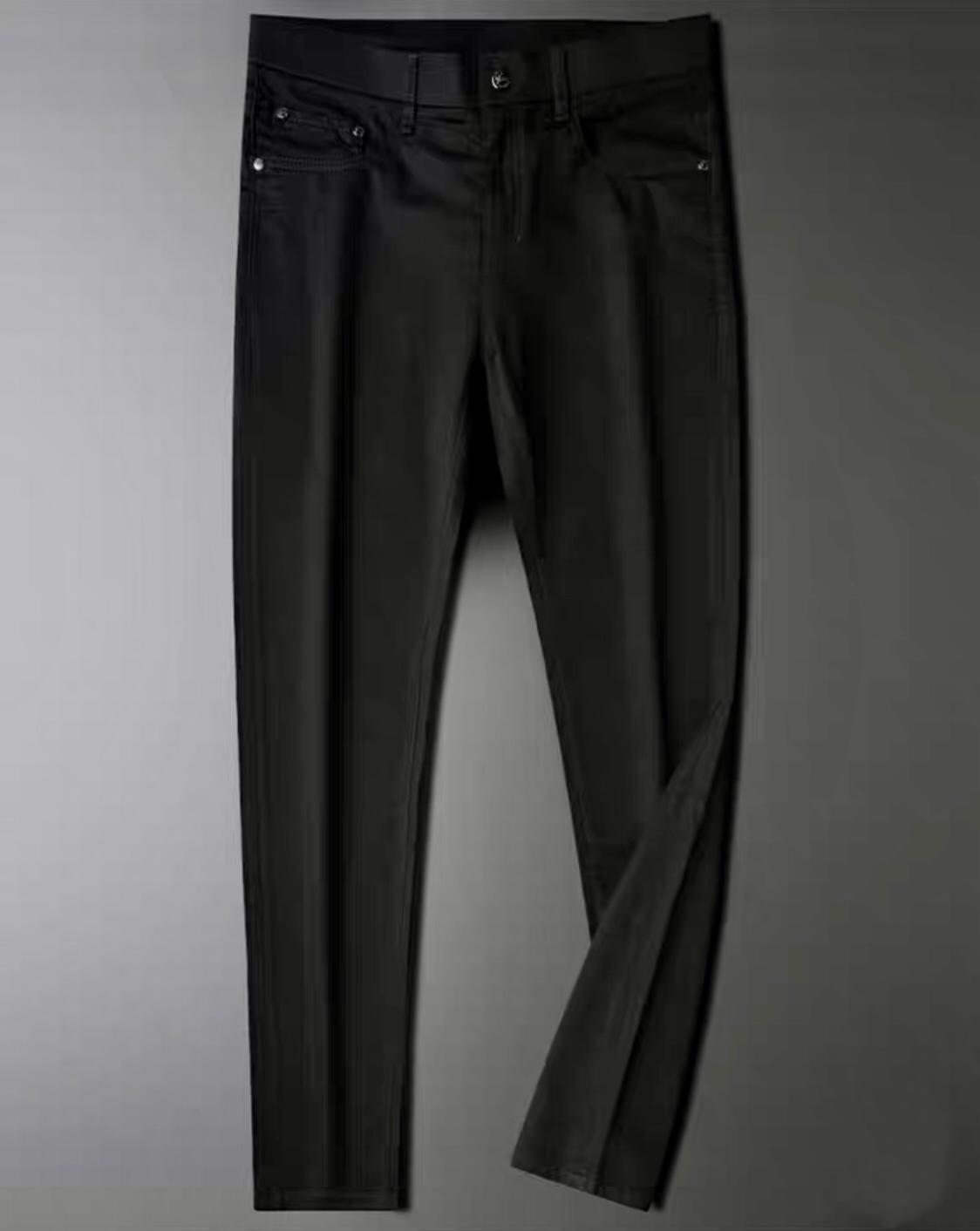 NO:123039,Balenciaga new summer style, brand new taste and value sharing, popular jeans, very comfortable to wear, low-key and luxurious, very classy when worn, no need to say much about the trouser style and cutting, the upper body is exquisite and vivid. The truly first-class quality is the real palace-grade casual pants, made of Turkey cotton, the most famous tannin cloth, the quality is excellent, and the pants are soft after heavy washing!  The straight-footed style is not picky, the upper body is absolutely stylish, the expert design is extremely luxurious.  Count 29-40, balenciaga, balenciaga, jeans, alexander wang19860909Balenciaga 巴黎世家 夏季新款 全新品味与价值共享 爆款牛仔裤 身穿着非常舒适 低调不失奢华 穿出去非常有档次,裤型款式和裁剪亦无需多言 上身精致跃然.真正一等一顶级质料 真正殿堂级的休闲裤,选用土耳其的棉花 生产出最有名的单宁布 品质卓然,经过重水洗使得裤子很柔软！直脚的版型 不挑人 上身绝对的有型 达人设计 极度奢华．码数29-40,,balenciaga,balenciaga,jeans,alexander wang,Men's clothing