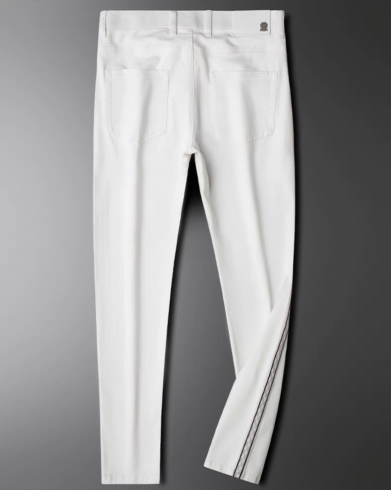 NO:123017,Bruti New summer style, new taste and value sharing, popular jeans, very comfortable to wear, low-key and luxurious, very classy when worn, no need to say much about the trouser style and cutting, the upper body is exquisite and vivid. The truly first-class quality is the real palace-grade casual pants, made of Turkey cotton, and the most famous tannin cloth. The quality is excellent, and the pants are soft after heavy washing!  The straight-footed style is not picky, the upper body is absolutely stylish, the expert design is extremely luxurious.  29-40 yards, jeans,alexander wang19860909布鲁提 夏季新款 全新品味与价值共享 爆款牛仔裤 身穿着非常舒适 低调不失奢华 穿出去非常有档次,裤型款式和裁剪亦无需多言 上身精致跃然.真正一等一顶级质料 真正殿堂级的休闲裤,选用土耳其的棉花 生产出最有名的单宁布 品质卓然,经过重水洗使得裤子很柔软！直脚的版型 不挑人 上身绝对的有型 达人设计 极度奢华．码数29-40,,jeans,alexander wang,Men's clothing