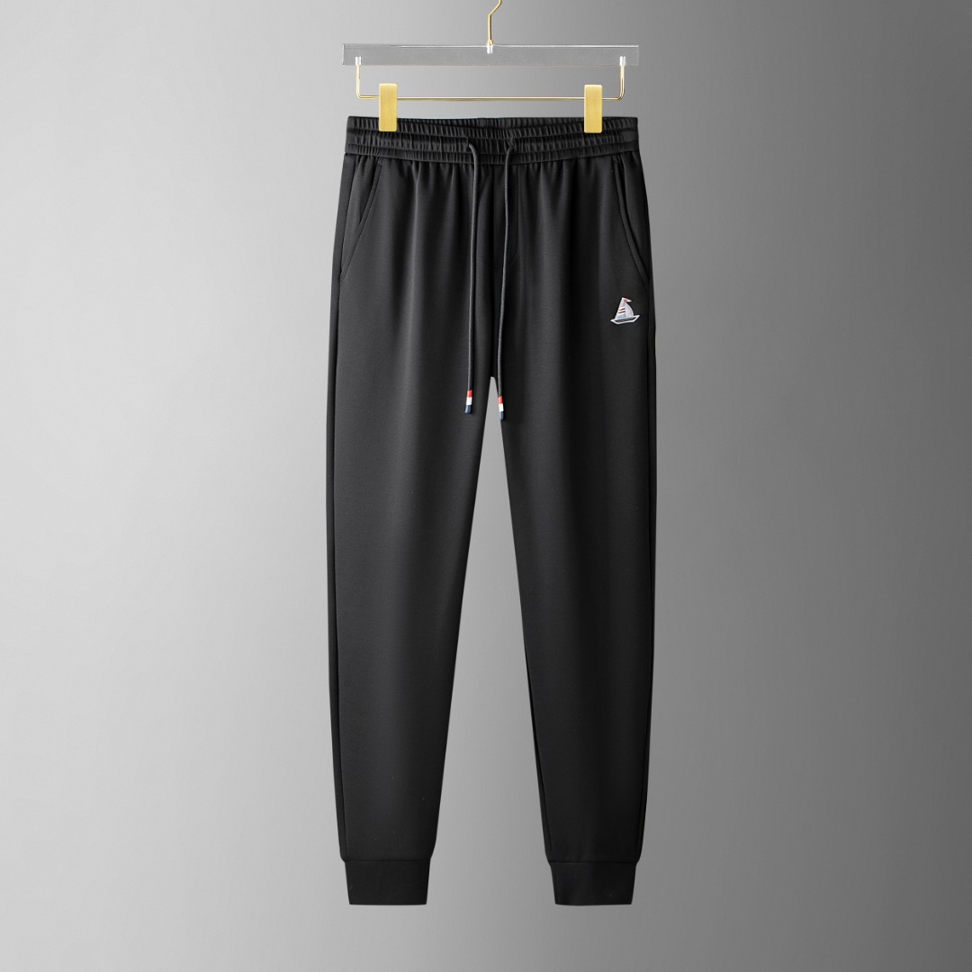 NO:124808,【TB Tom Brown】 New summer style, new taste and value sharing, popular elastic casual pants, very comfortable to wear, low-key and luxurious, very classy when worn, no need to say much about the trouser style and cutting, the upper body is exquisite and vivid. The truly first-class quality is the real palace-grade casual pants, made of Turkey's cotton, and the most famous tannin cloth is excellent in quality, and the pants are soft after heavy washing!  The straight-footed style is not picky, the upper body is absolutely stylish, the expert design is extremely luxurious.  Number of codes 29-38, thom browne, alexander wang19860909【 TB 汤姆布朗】 夏季新款 全新品味与价值共享 爆款松紧带休闲裤 身穿着非常舒适 低调不失奢华 穿出去非常有档次,裤型款式和裁剪亦无需多言 上身精致跃然.真正一等一顶级质料 真正殿堂级的休闲裤,选用土耳其的棉花 生产出最有名的单宁布 品质卓然,经过重水洗使得裤子很柔软！直脚的版型 不挑人 上身绝对的有型 达人设计 极度奢华．码数29-38,,thom browne,alexander wang,Men's clothing