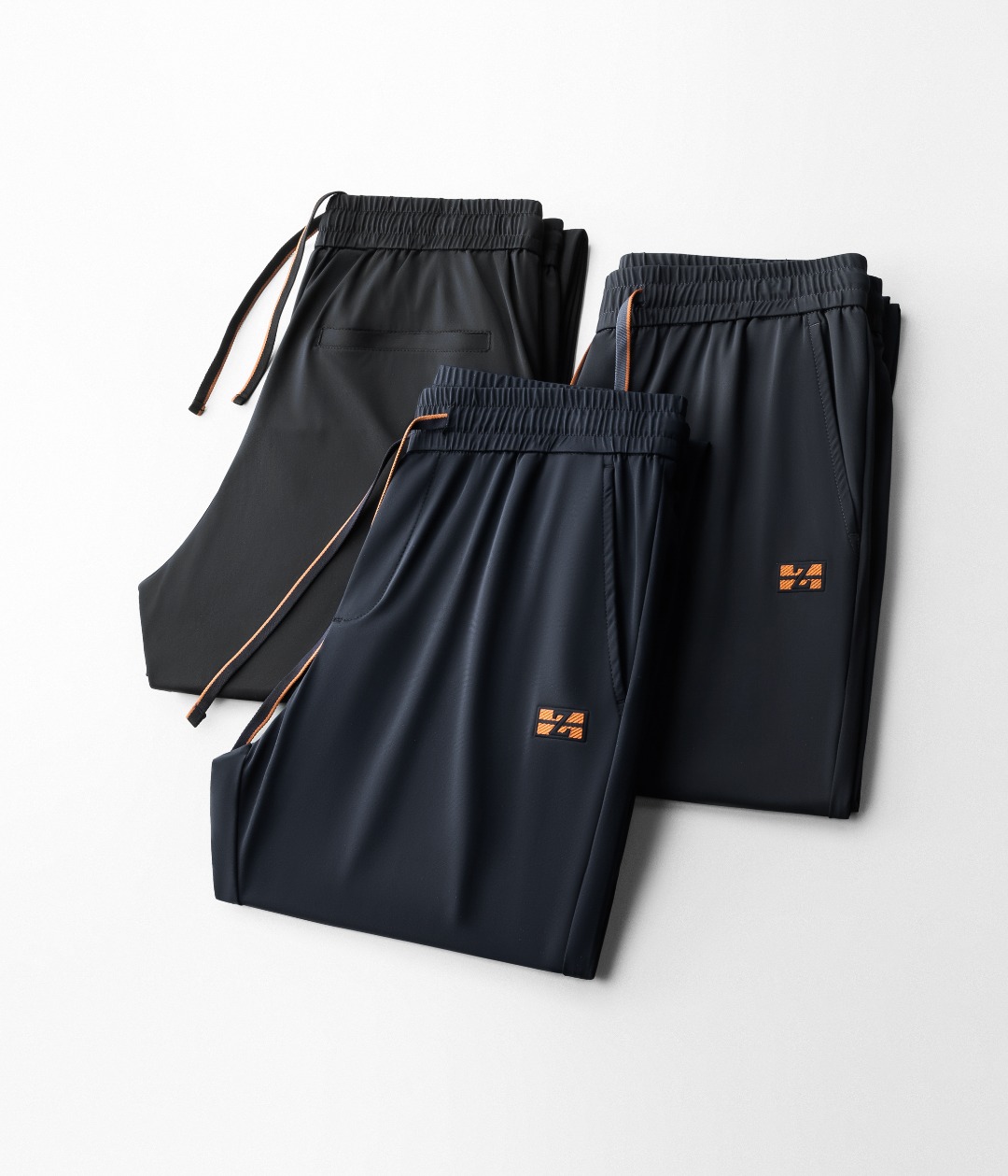 NO:124810,[Zegna] New summer style, new taste and value sharing, popular elastic casual pants, very comfortable to wear, low-key and luxurious, very classy when worn, no need to say much about the trouser style and cutting, the upper body is exquisite and vivid. The truly first-class quality is the real palace-grade casual pants, which are made of Turkish cotton, produce the most famous tannin cloth. The quality is excellent, and the pants are soft after heavy washing!  The straight-footed style is not picky, the upper body is absolutely stylish, the expert design is extremely luxurious.  29-38, zegna,alexander wang19860909【 Zegna 杰尼亚】 夏季新款 全新品味与价值共享 爆款松紧带休闲裤 身穿着非常舒适 低调不失奢华 穿出去非常有档次,裤型款式和裁剪亦无需多言 上身精致跃然.真正一等一顶级质料 真正殿堂级的休闲裤,选用土耳其的棉花 生产出最有名的单宁布 品质卓然,经过重水洗使得裤子很柔软！直脚的版型 不挑人 上身绝对的有型 达人设计 极度奢华．码数29-38,,zegna,alexander wang,Men's clothing