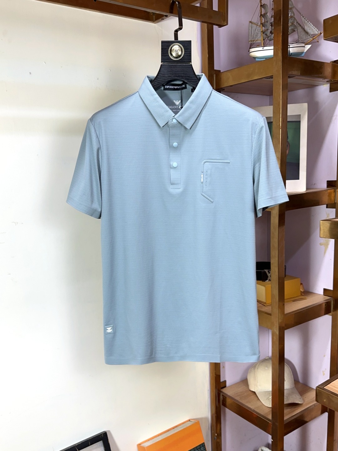 NO:124846,Armani Armani Pang Ge Gospel 4XL can wear 200 catties full-quality full-quality order business casual lapel short sleeves make the overall upper body feel. Business casual and stylish while business casual, belongs to a light business casual design, allowing you to easily control different occasions. The combination of the fitting, the fabric is made of cotton Judy material, mercerized to give the surface a warm and luster. The upper body is high-end, comfortable, skin-friendly, breathable, and is a very practical wear for daily commuting and leisure. Full-quality orders. Number of codes M-4XL (maximum wear to 200 catties), armani,armani,T-shirt,alexander wang19860909Armani 阿玛尼 胖哥福音4XL可穿200斤全品全品相订单商务休闲翻领短袖 让整体上身感 商务休闲的同时 时尚有型 属于轻商务休闲设计 让您轻松驾驭不同场合. 合体的版型,面料采用全棉朱迪材质,丝光处理 让表面有着温润的光泽感 上身高档的同时 舒适,亲肤,透气好,平时通勤休闲都很实穿的一款 全品相订单 码数 M-4XL（最大穿到200斤）,,armani,armani,T-shirt,alexander wang,Men's clothing