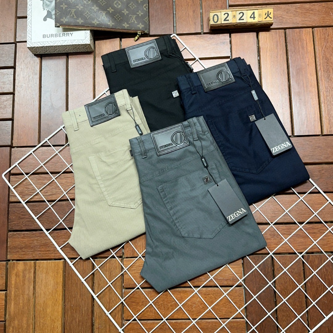 NO:159298,Zegna is coming, new styles and new products are available in the counter. The physical store has the best casual trousers and trousers. The original 1:1 product is suitable for all ages. The highest version of the imported European fabric in the market. It is comfortable, soft and skin-friendly. The upper body effect is super fashionable and versatile. It is straight and stylish. It is a must-have for the wardrobe!  Suitable for any occasion Size: 29-40, zegna,alexander wang19860909Zegna 杰尼亚 爆款来袭 新款新品 专柜有售 实体店已极品休闲裤西裤专柜原版1:1好货,适合各个年龄段.市场最高版本的欧洲进口面料.舒适柔软亲肤,上身效果超级棒时尚百搭,笔挺有型,衣橱必备！适合任何场合穿着 尺码:29-40,,zegna,alexander wang,Men's clothing