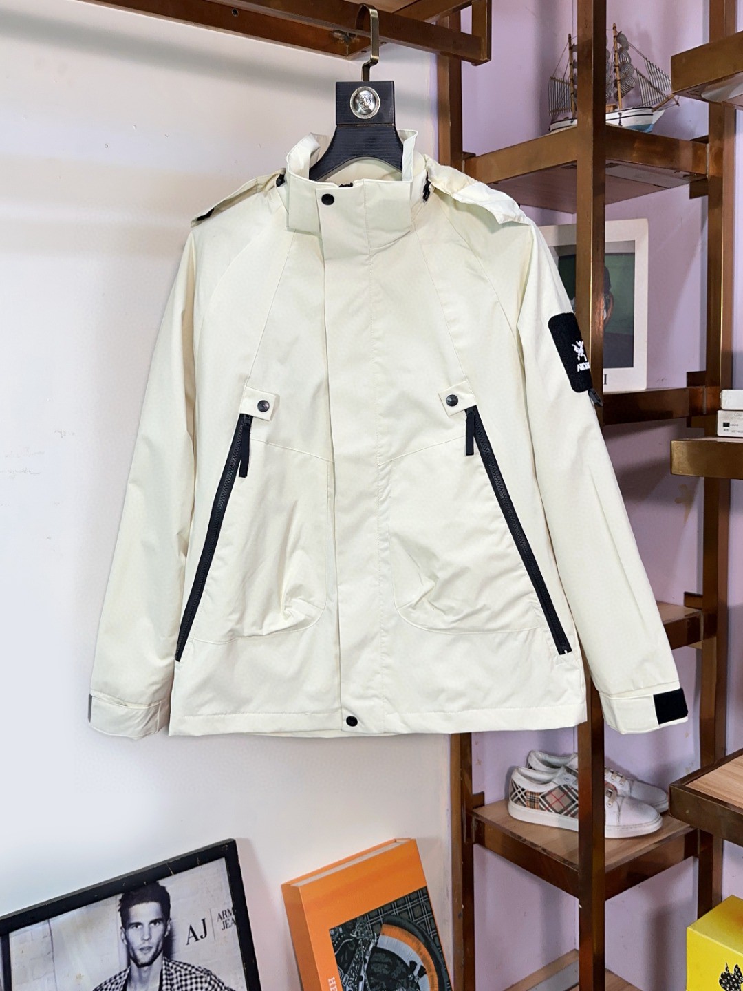 NO:126282,Archaeoptera bird, autumn simple style -- jacket, jacket, high-level requirements for high-level requirements for coat, high-standard customization, very stylish, classic and versatile, customer-supplied accessories, imported top-grade fabrics can be matched with any fashion in winter, real top-grade order, also very good in style, highly recommended. Number of sizes; M-4XL (refer to height and weight when placing an order), arc'teryx, jackets & coats, jackets & coats, alexander wang19860909始祖鸟 秋款简约 -- 夹克 外套贵族高级别要求订单 高标准定制　上身非常有型 经典百搭 客供辅料 进口顶级面料冬季任何时装都可以搭配　真正的顶级订单 版型上也是非常的好 强烈推荐.码数；M-4XL（ 下单报身高体重）,arc'teryx,jackets & coats,jackets & coats,alexander wang,Men's clothing