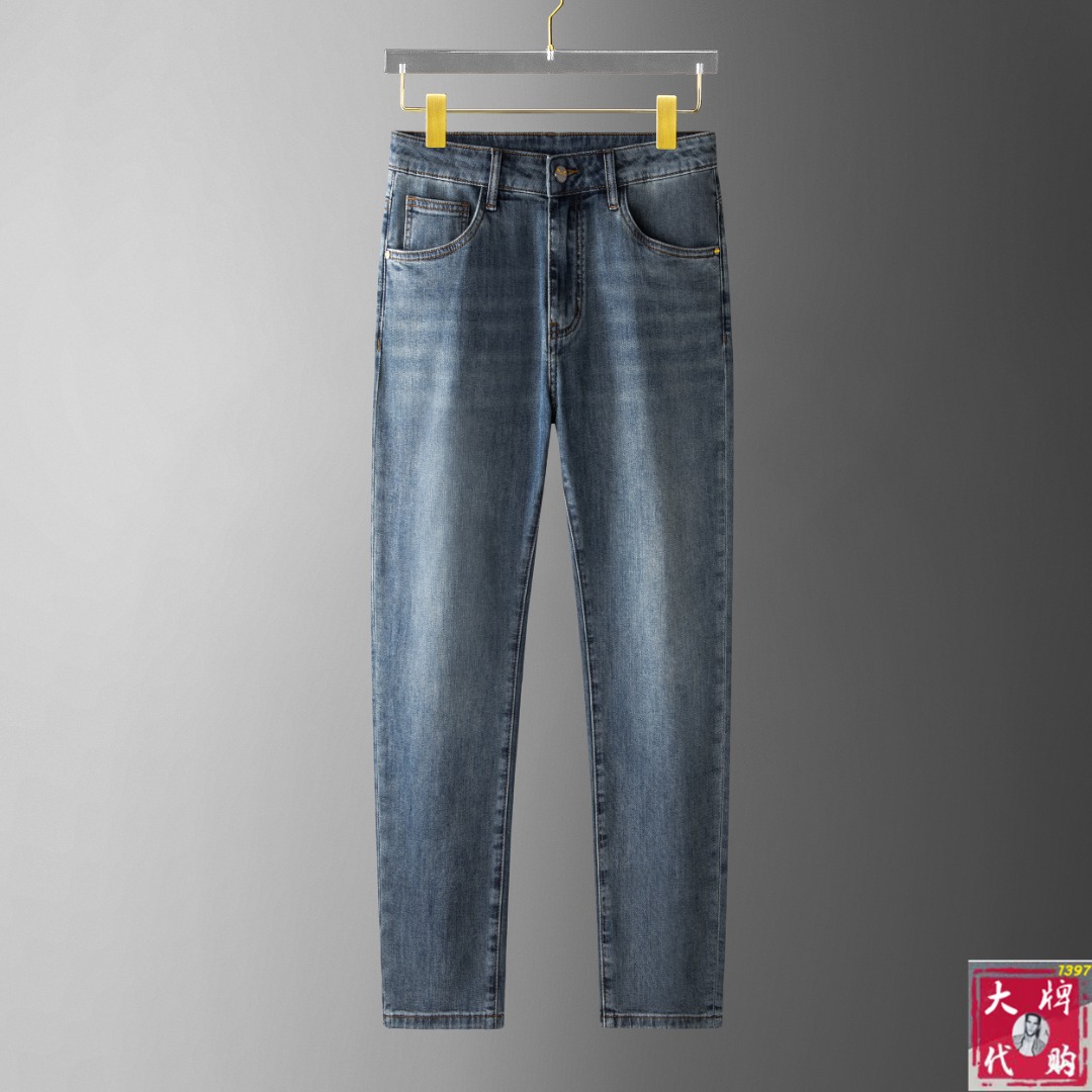NO:126261,【Fendi】 New summer style, new taste and value sharing, popular jeans, very comfortable to wear, low-key and luxurious, very classy when worn, no need to say much about the trouser style and cutting, the upper body is exquisite and vivid. The truly first-class quality is truly palace-grade jeans, using Turkish cotton, produce the most famous tannin cloth, excellent quality, heavy washing makes the pants very soft!  The straight-footed style is not picky, the upper body is absolutely stylish, the expert design is extremely luxurious.  Count 29-38, fendi, fendi, jeans, alexander wang19860909【 Fendi 芬迪】 夏季新款 全新品味与价值共享 爆款牛仔裤 身穿着非常舒适 低调不失奢华 穿出去非常有档次,裤型款式和裁剪亦无需多言 上身精致跃然.真正一等一顶级质料 真正殿堂级的牛仔裤,选用土耳其的棉花 生产出最有名的单宁布 品质卓然,经过重水洗使得裤子很柔软！直脚的版型 不挑人 上身绝对的有型 达人设计 极度奢华．码数29-38,,fendi,fendi,jeans,alexander wang,Men's clothing