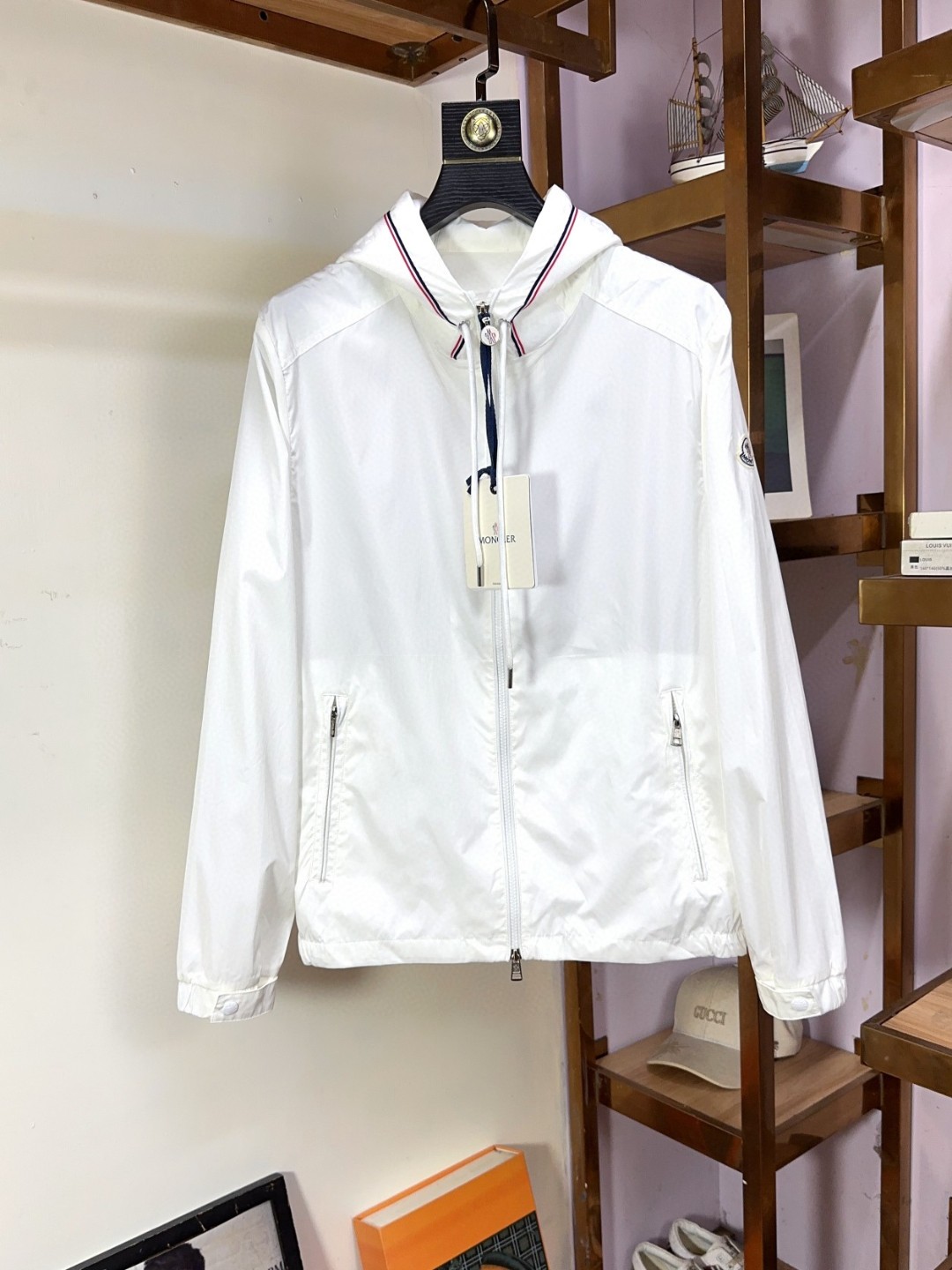 NO:131125,Moncler mask new fashionable high-end men's style, classic jacket recommendation!  Men's jacket, fashionable and casual jacket, high-woven and super delicate high-tech smooth composite fabric material, the texture of the fabric is very high-end and delicate, with a strong sense of class, and the auxiliary materials are all customized to create a brand logo. It is both business and casual, and the style is versatile and suitable for all occasions. Anyone can easily control it!  1-5 codes, christian louboutin, Moncler, jackets & coats, jackets & coats, alexander wang19860909Moncler 蒙口 新款时尚高端男款,经典爆款夹克推荐！男士外套,时尚休闲外套夹克 ,高织超细腻的高科技爽滑复合布材质,面料的质感很高档细腻,档次感强 ,辅料全定制出品牌logo.商务休闲兼备款,款式百搭适合各种场合 ,任何人都可以轻松驾驭！码数1-5码,,christian louboutin,Moncler,jackets & coats,jackets & coats,alexander wang,Men's clothing