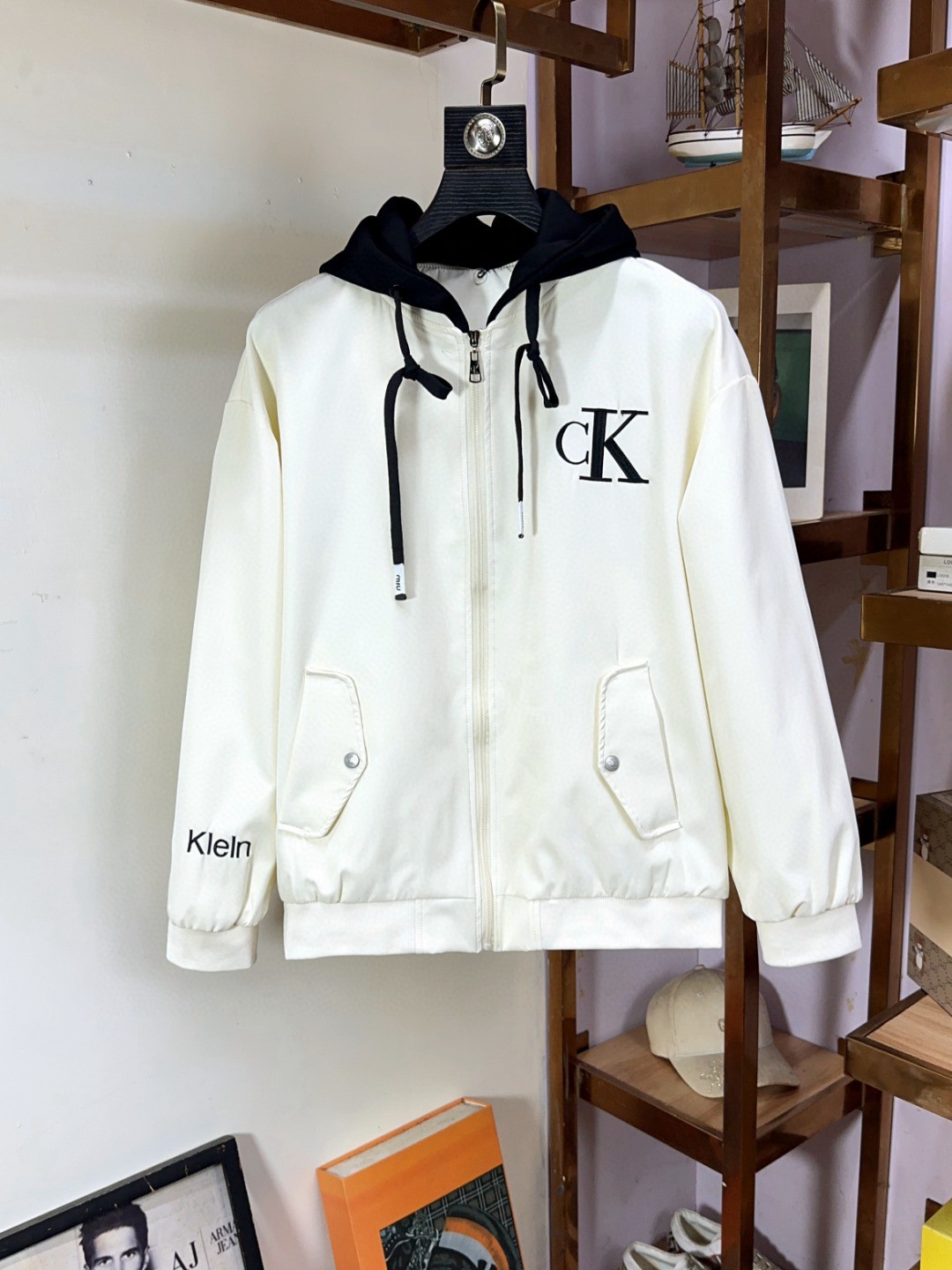 NO:127409,CK new fashionable high-end men's style, classic and explosive jacket recommended!  Men's jacket, fashionable and casual jacket, high-woven and super delicate high-tech smooth composite fabric material, the texture of the fabric is very high-end and delicate, with a strong sense of class, and the auxiliary materials are all customized to create a brand logo. It is both business and casual, and the style is versatile and suitable for all occasions. Anyone can easily control it!  Code number M-3XL, Jackets & coats, Jackets & coats, Alexander wang19860909CK 新款时尚高端男款,经典爆款夹克推荐！男士外套,时尚休闲外套夹克 ,高织超细腻的高科技爽滑复合布材质,面料的质感很高档细腻,档次感强 ,辅料全定制出品牌logo.商务休闲兼备款,款式百搭适合各种场合 ,任何人都可以轻松驾驭！码数M-3XL,,jackets & coats,jackets & coats,alexander wang,Men's clothing